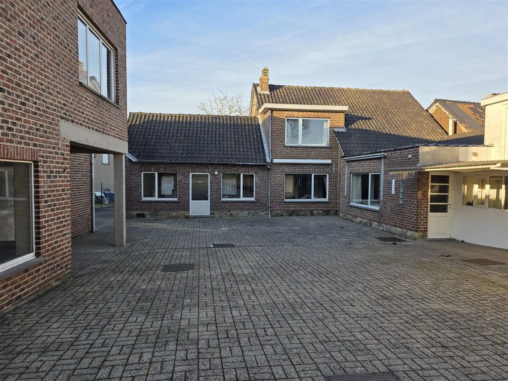 Zeer ruime woning + loods/atelier op 21 are 50 ca foto 30