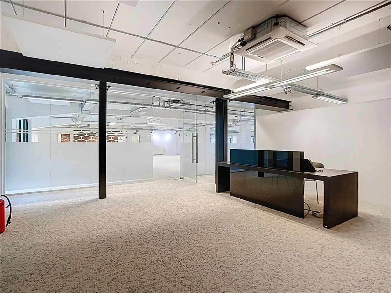 Kantoren te huur op belangrijke invalsweg foto 10