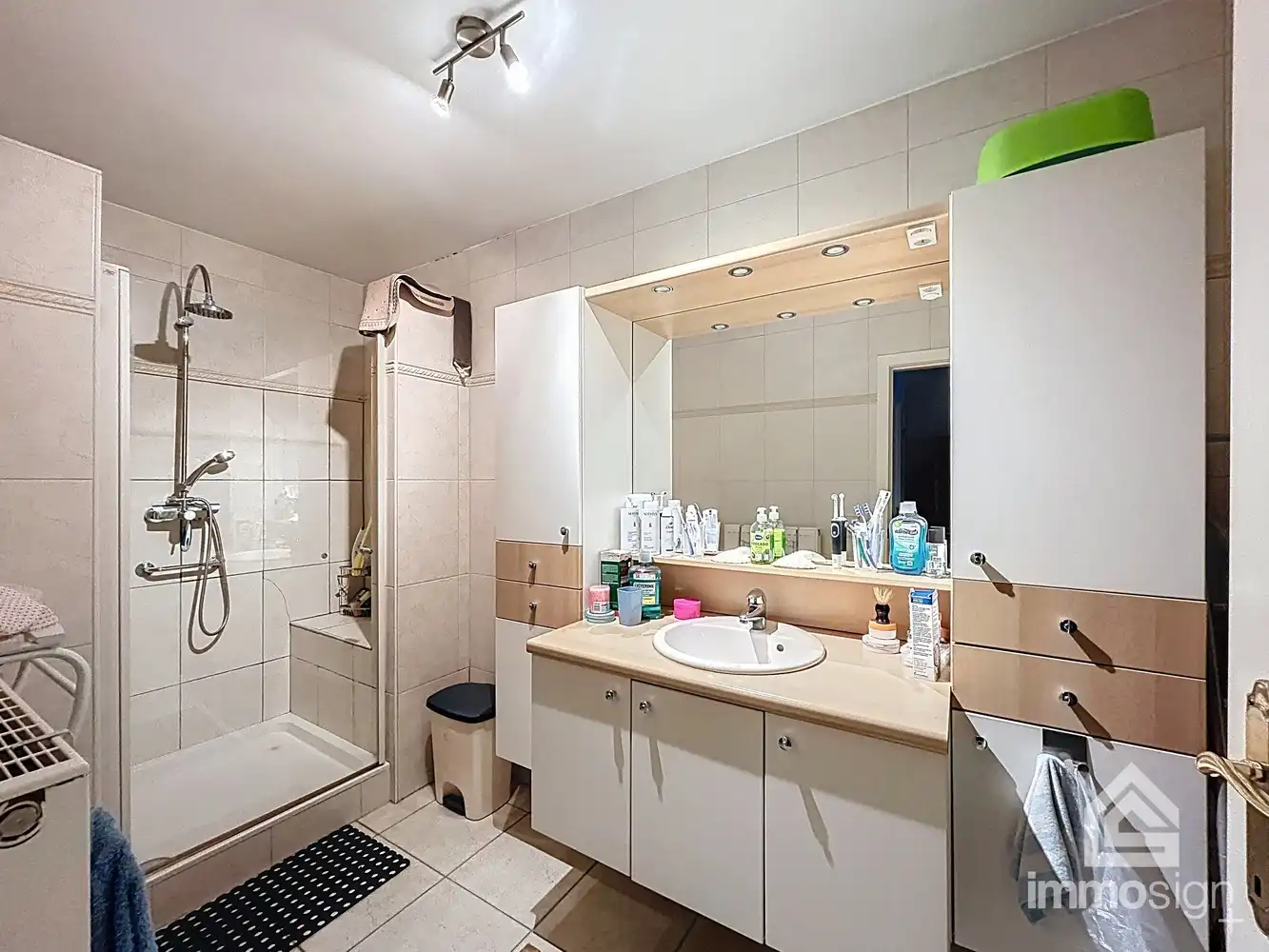 Mooi gelijkvloers appartement met 2 slaapkamers en ruim terras! foto 9