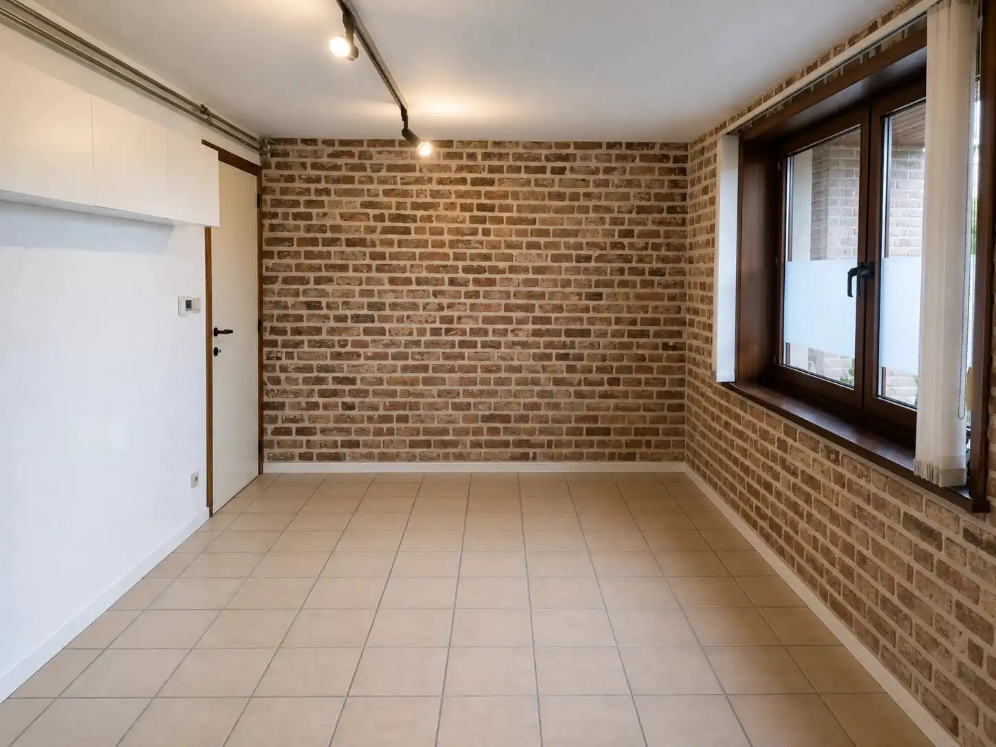 CENTRAAL GELEGEN HANDELSRUIMTE / PRAKTIJKRUIMTE MET EXTRA KANTOOR IN WALTWILDER foto 3