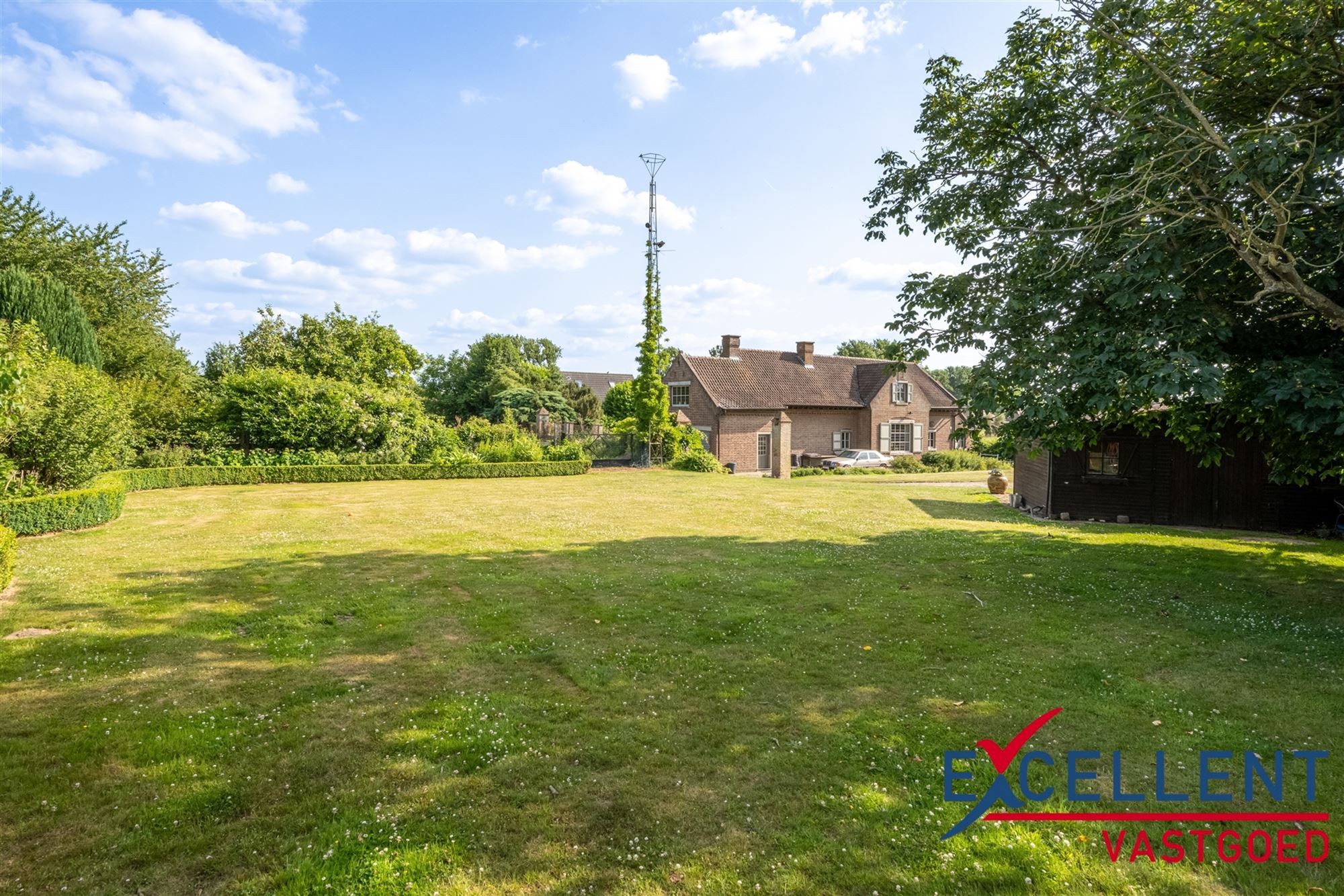 Karaktervolle villa met weides en stallen te koop foto 10