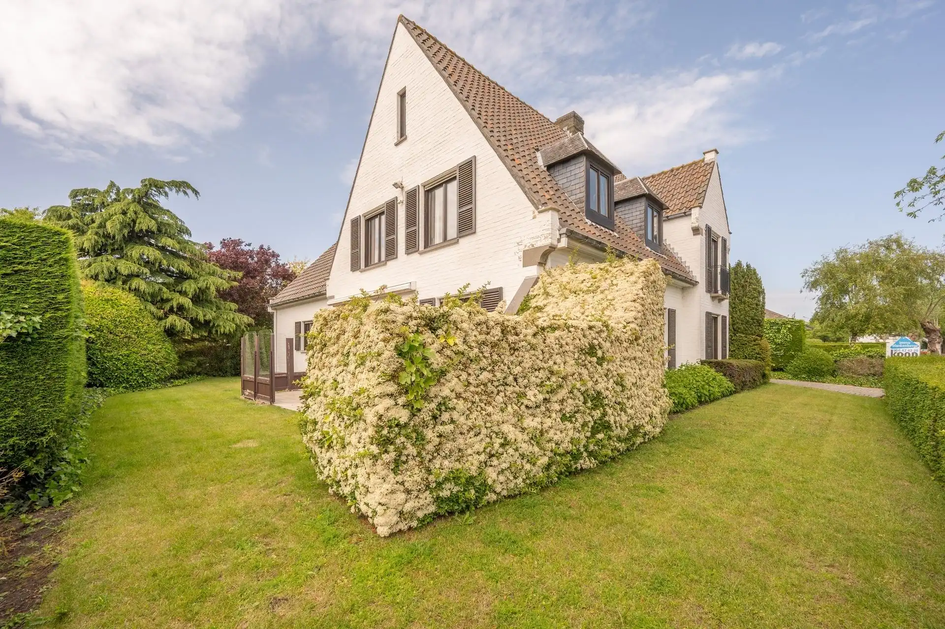 Exclusieve villa in een gegeerde residentiële wijk foto 4
