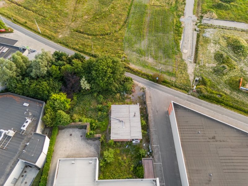 Roeselare-Brugsesteenweg. BOUWGROND + VERGUNDE PLANNEN voor  het bouwen van LOODS 486m2 & LOFT.  Unieke ontwikkelingszone op uitstekende ligging.  Perceel / tuin inclusief +/- 1080 m2. foto 3