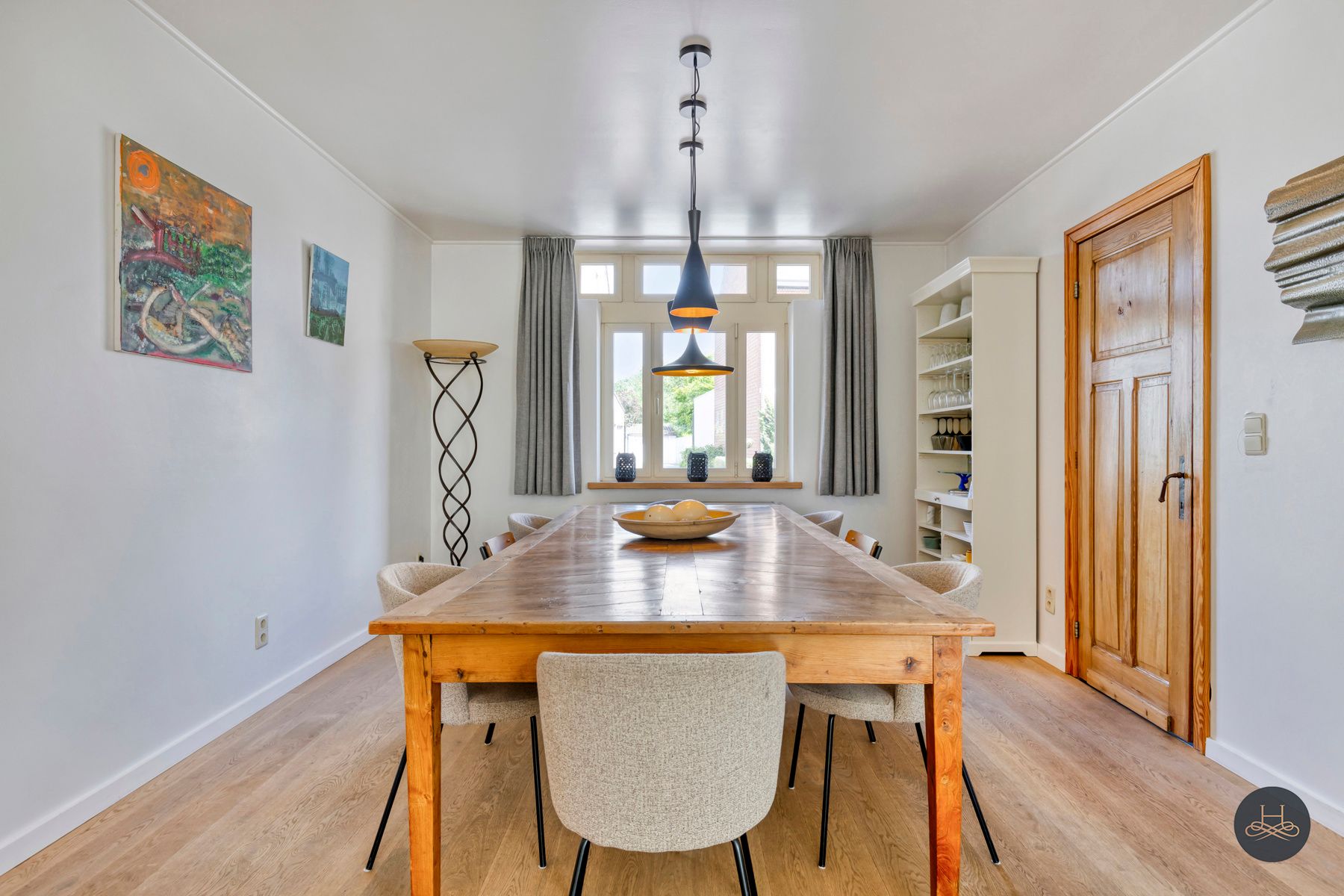 Sfeervolle, deels gerenoveerde woning met ruime diepe tuin foto 3