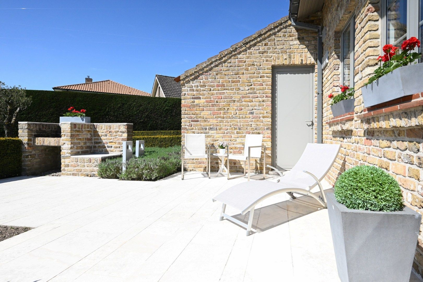 KWALITATIEF AFGEWERKTE VILLA IN RUSTIGE WIJK MET EPC B (172), 4 SLPKS, DUBBELE GARAGE EN 325M² BEW. OPP. foto 11