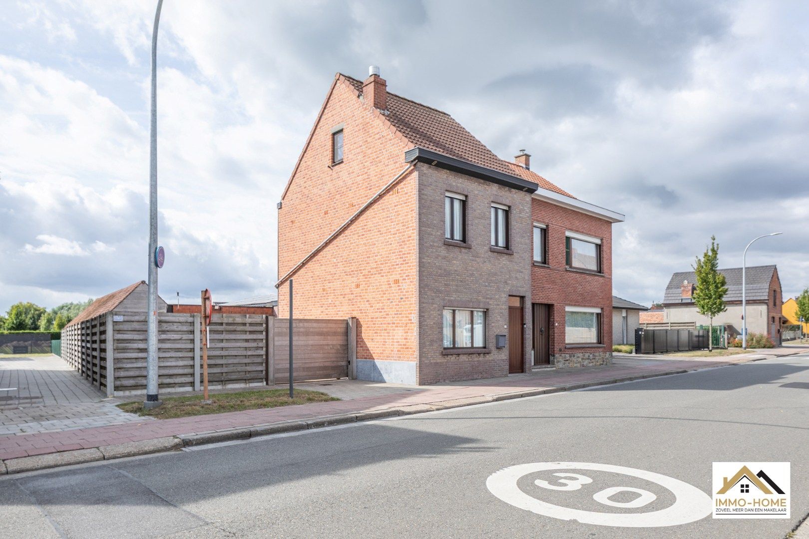 Hoofdfoto van de publicatie: Halfopen bebouwing nabij centrum Wachtebeke