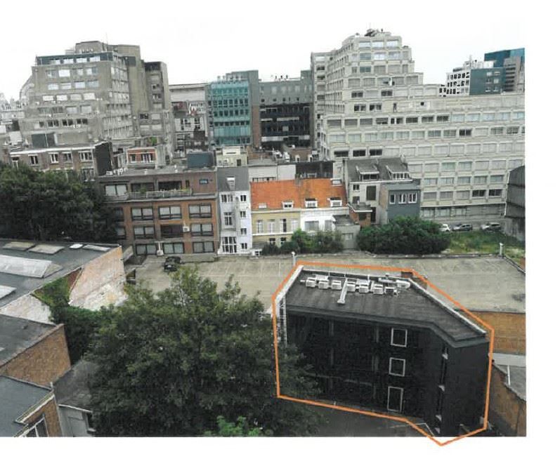 MODERN KANTOORGEBOUW MET PARKING foto {{pictureIndex}}