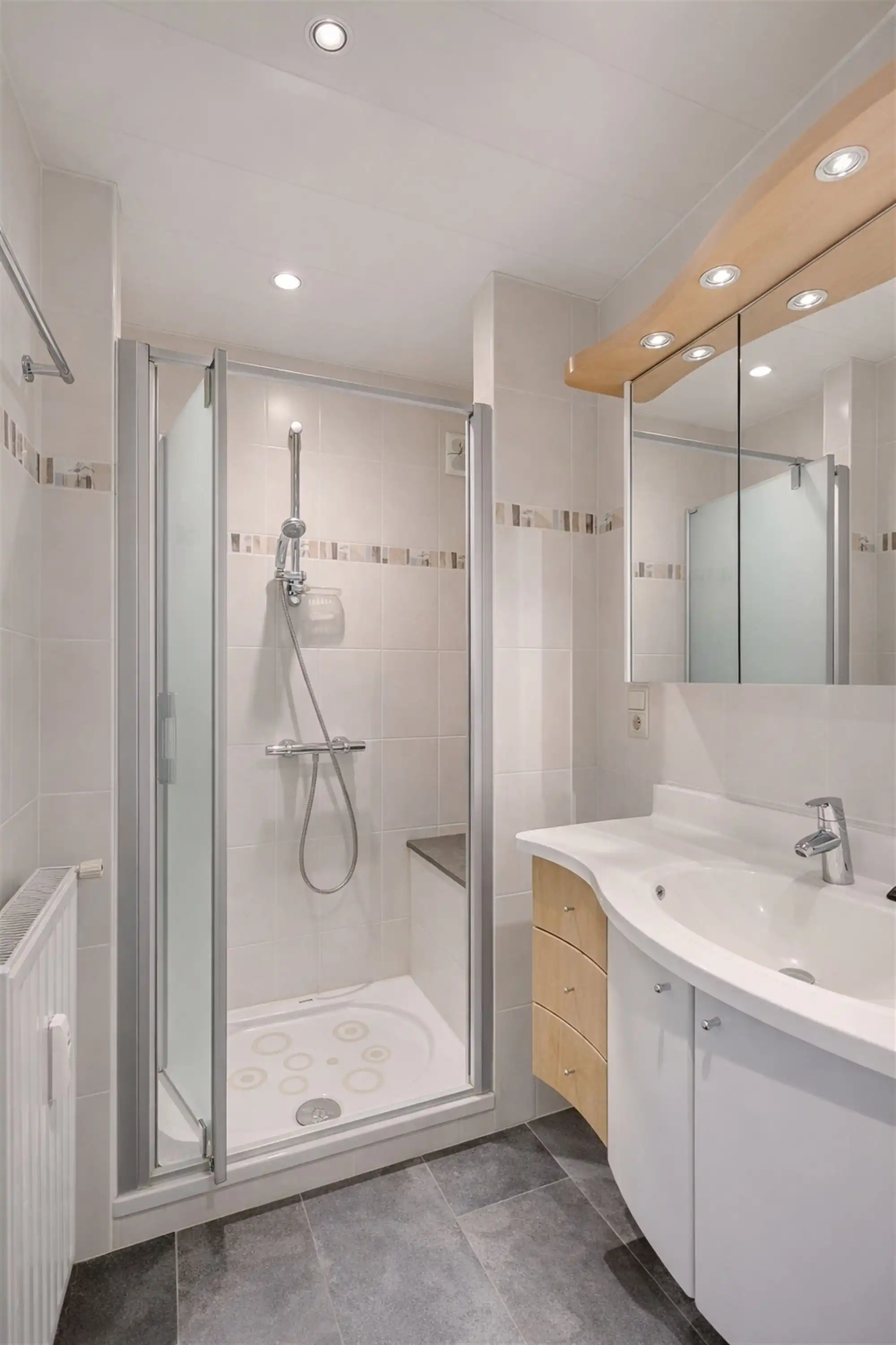 Appartement met 2 slaapkamers, terras + parking mogelijk foto 18