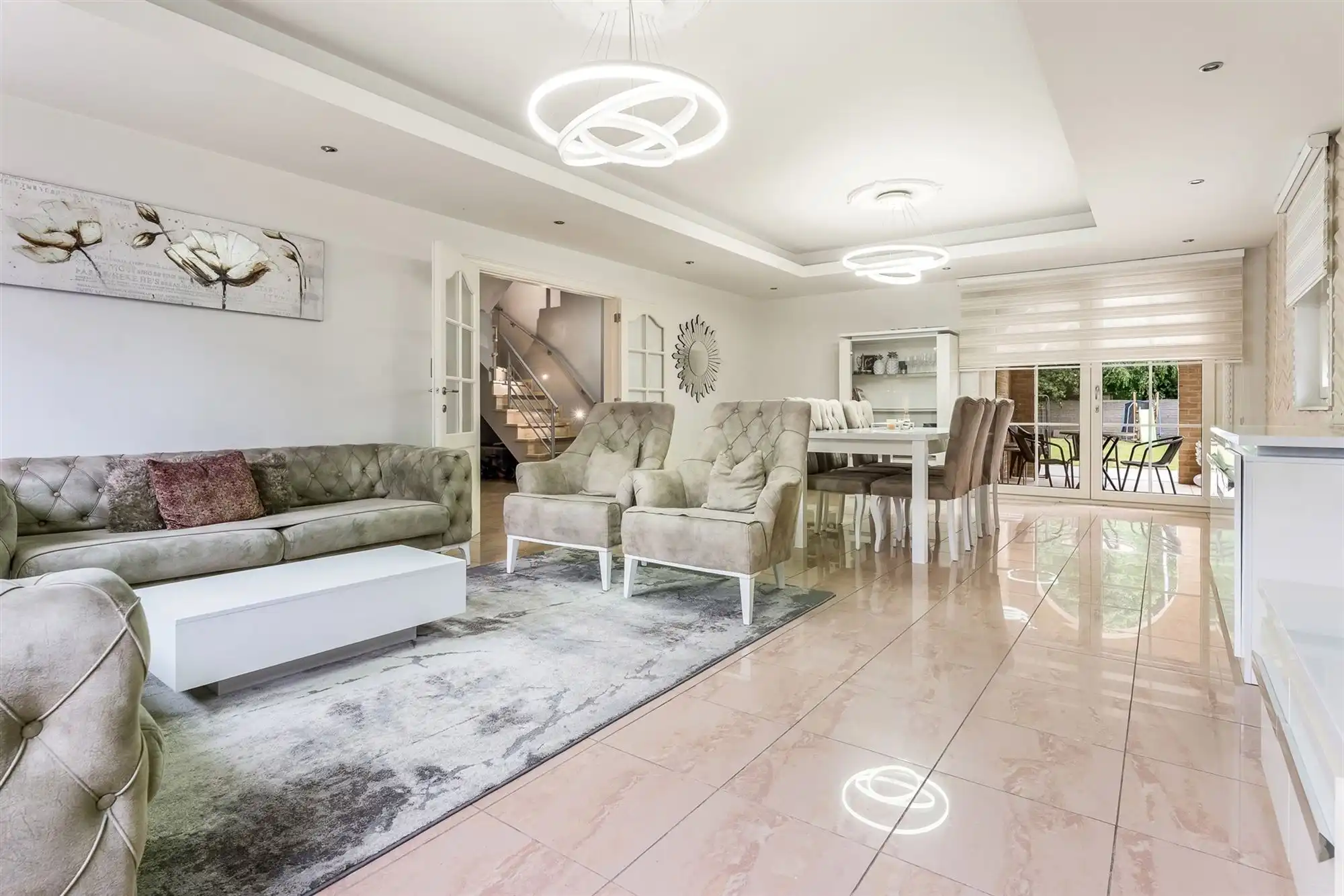 ZEER RUIME, GOED ONDERHOUDEN WONING (269M²) MET 4 SLAAPKAMERS EN RUIME GARAGE OP EEN PERCEEL VAN 10ARE TE BEVERLO foto 3