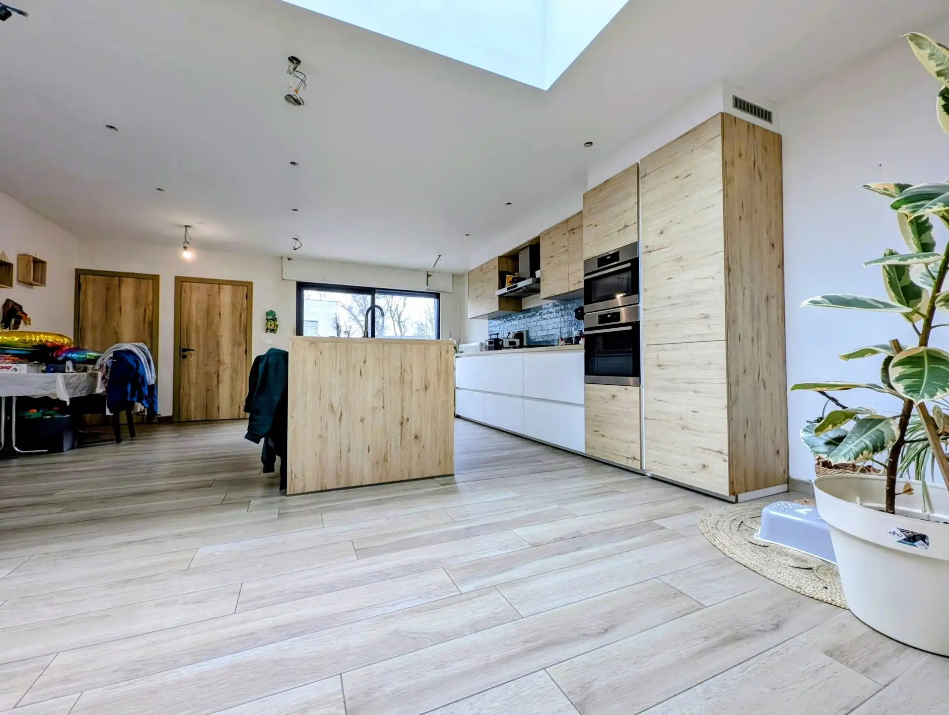 Huis te koop De Panne – Instapklaar, 4 slaapkamers, garage en zuidgerichte tuin (volledige renovatie 2023) foto 5