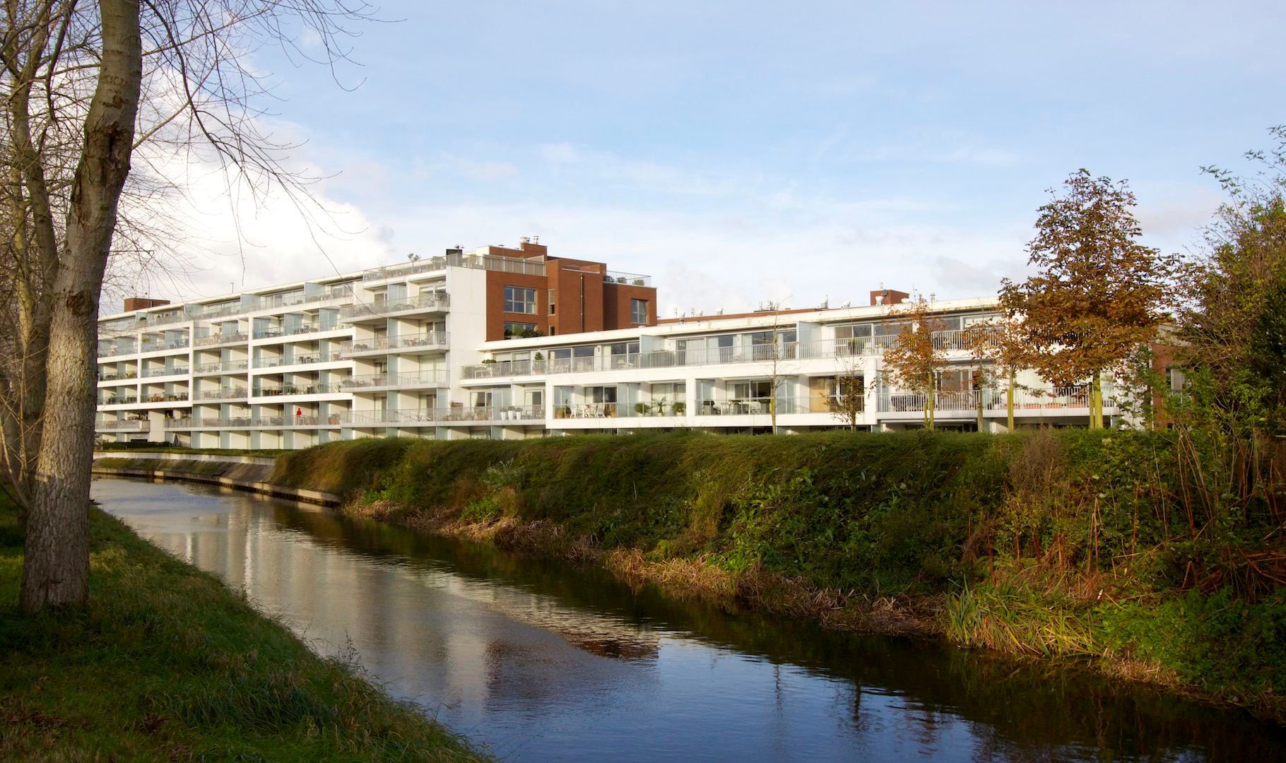 autostandplaats in Residentie de Mouterij, Zuidervaartje en Damse Vaart te St Kruis Brugge foto 2