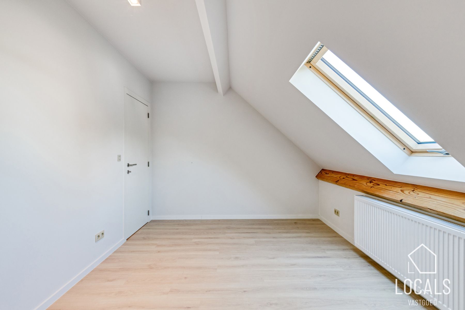 Instapklare parel met grote garage – totaalrenovatie 2024 foto 18