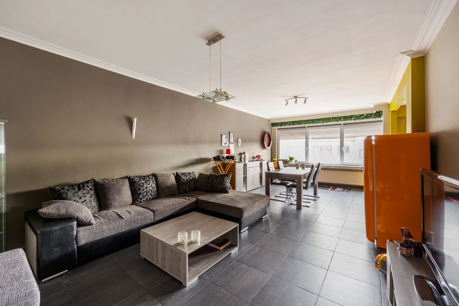 Ruim tweeslaapkamer appartement met garagebox in Hoevenen! foto 5