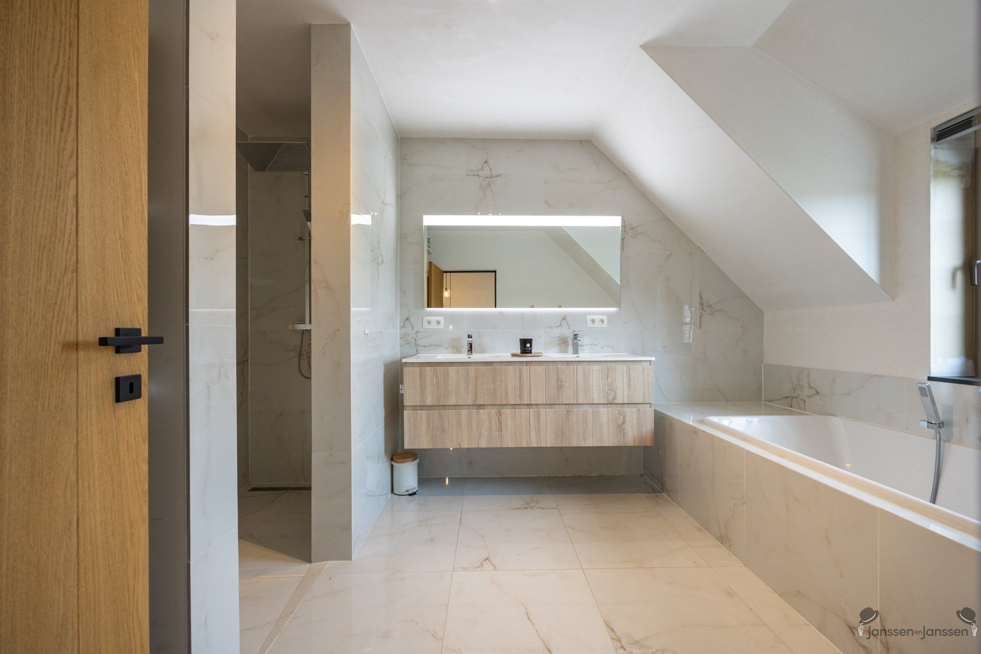 Recente woning met 3 slaapkamers op 482 m² foto 11