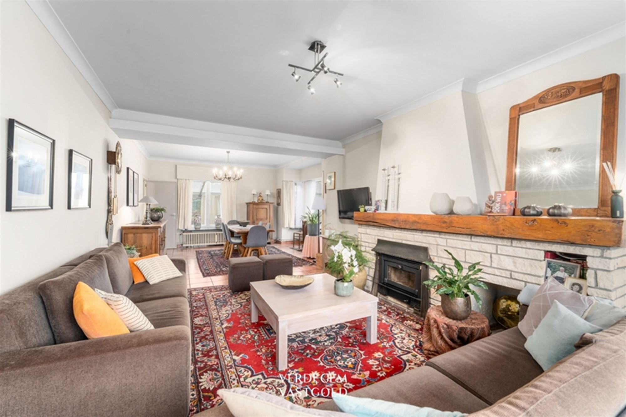 Karaktervolle woning met 3 slaapkamers, inpandige garage en tuin foto 3