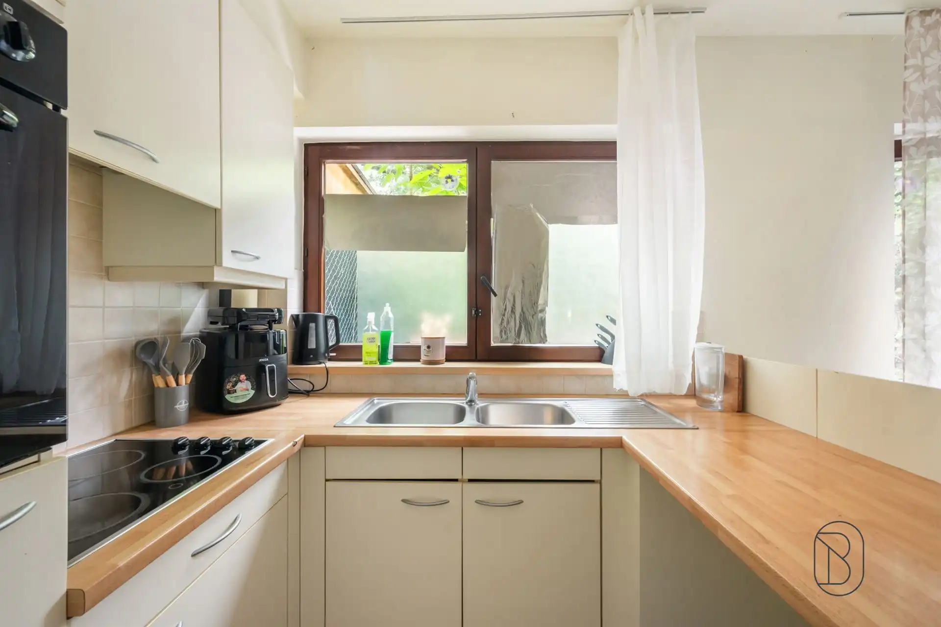Centraal gelegen duplex appartement met 2SLPK foto 6