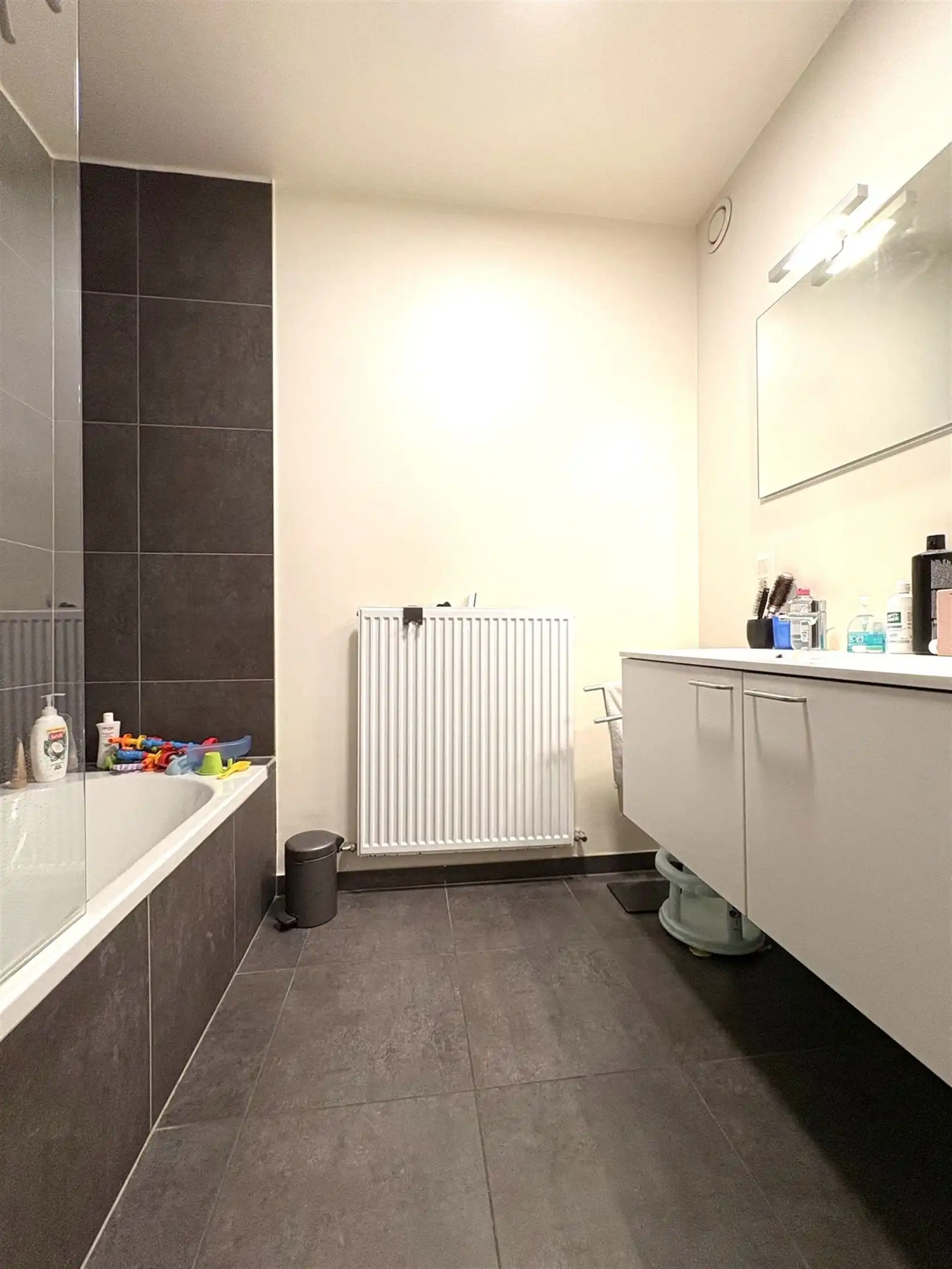 Prachtig Recent Appartement op Ideale Locatie in Sint-Gillis foto 8