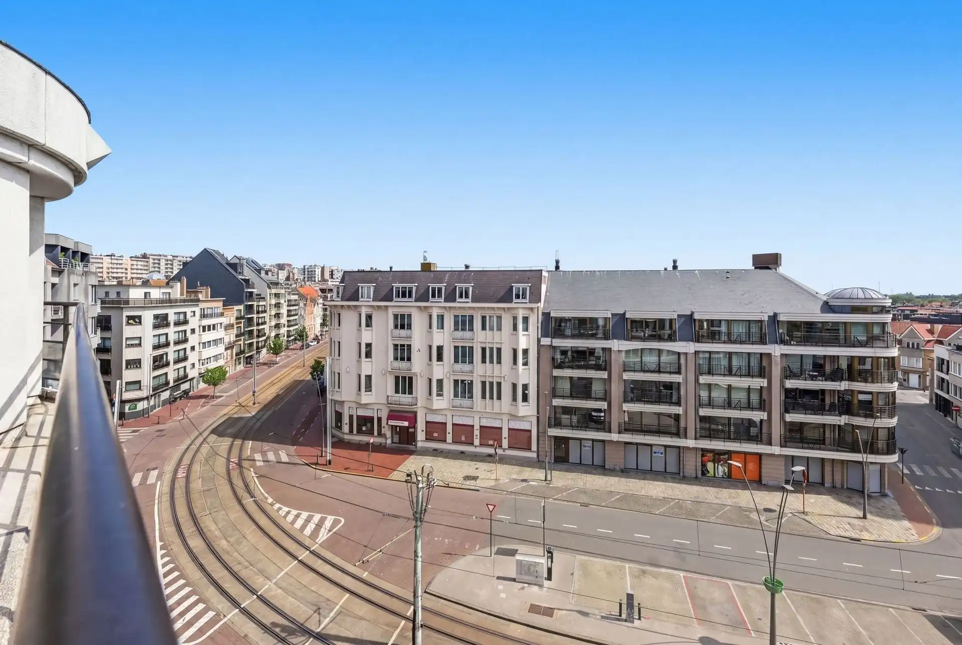 WOONAPPARTEMENT / STAANPLAATS foto 12