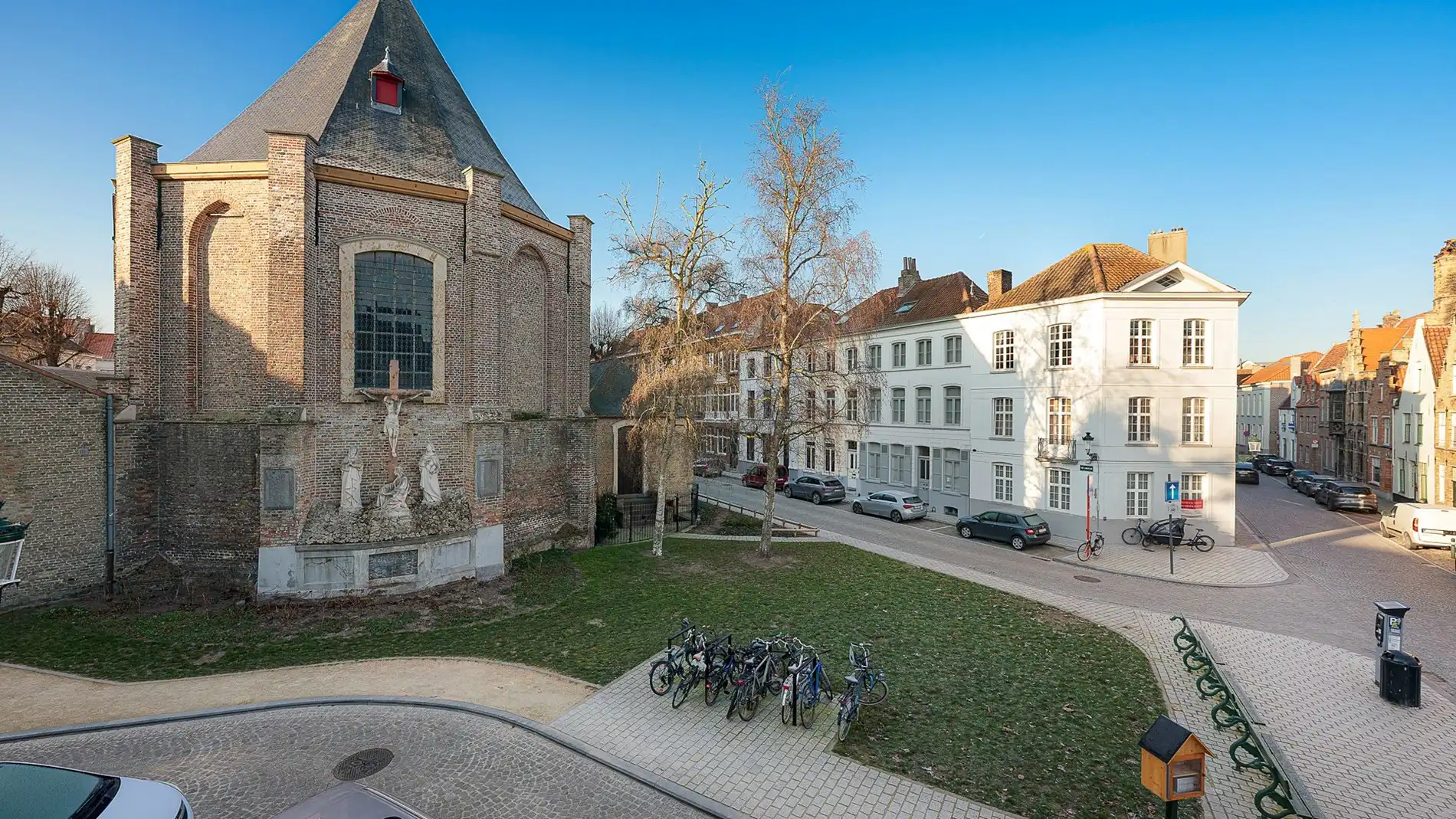 Charmante woning aan het Sint-Annaplein te Brugge foto 3