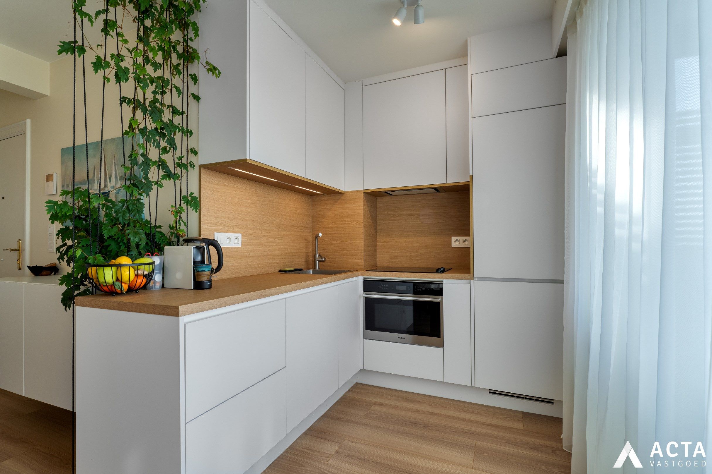 Gerenoveerd dakappartement MET garagebox en twee slaapkamers! foto 9