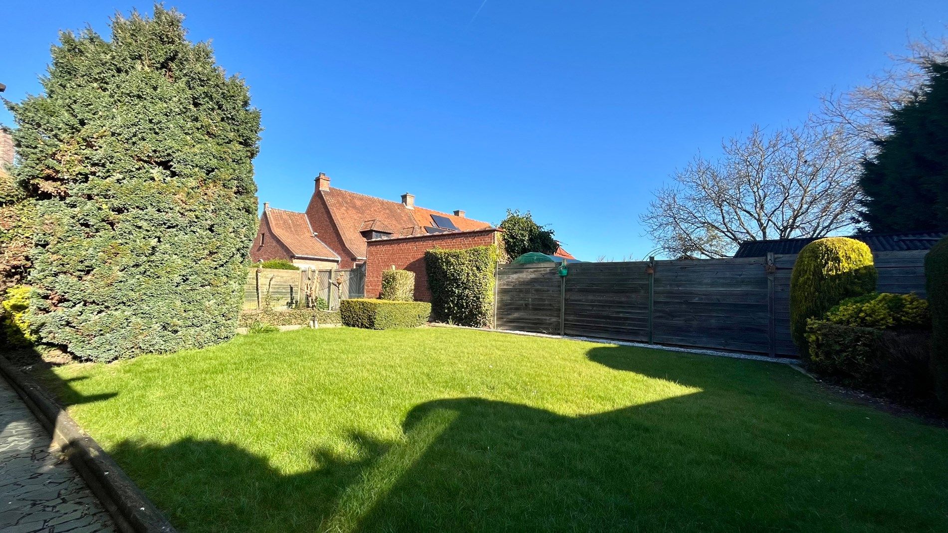 Alleenstaande woning met 3 kamers, garage en mooi zicht op de tuin/molen foto 2