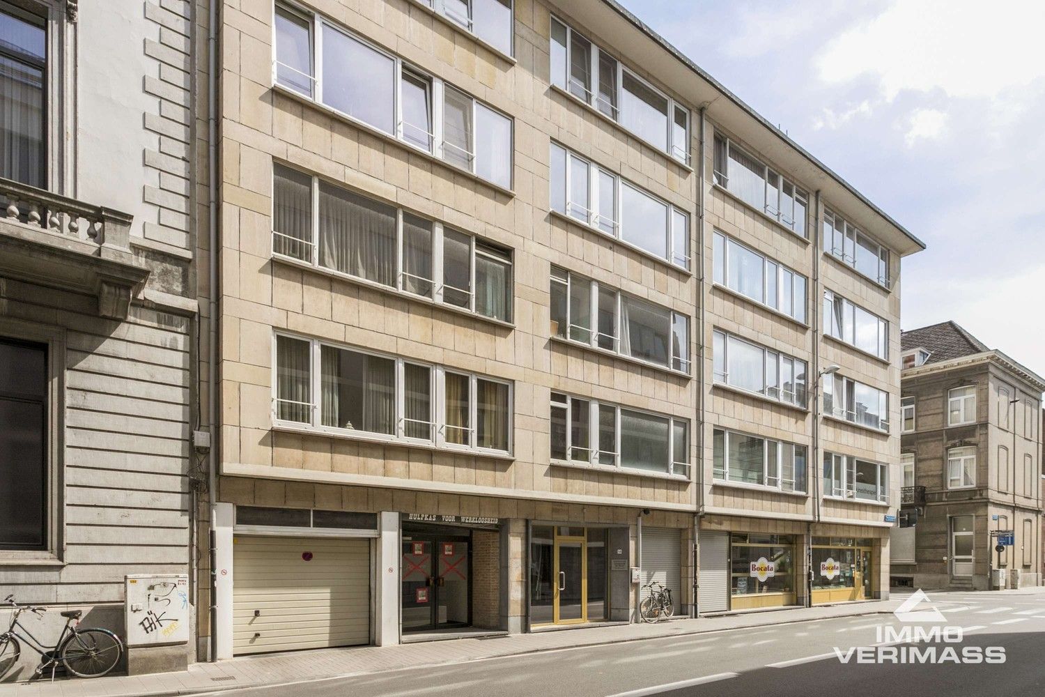2 ruime ondergrondse staanplaatsen op toplocatie in hartje Leuven foto {{pictureIndex}}