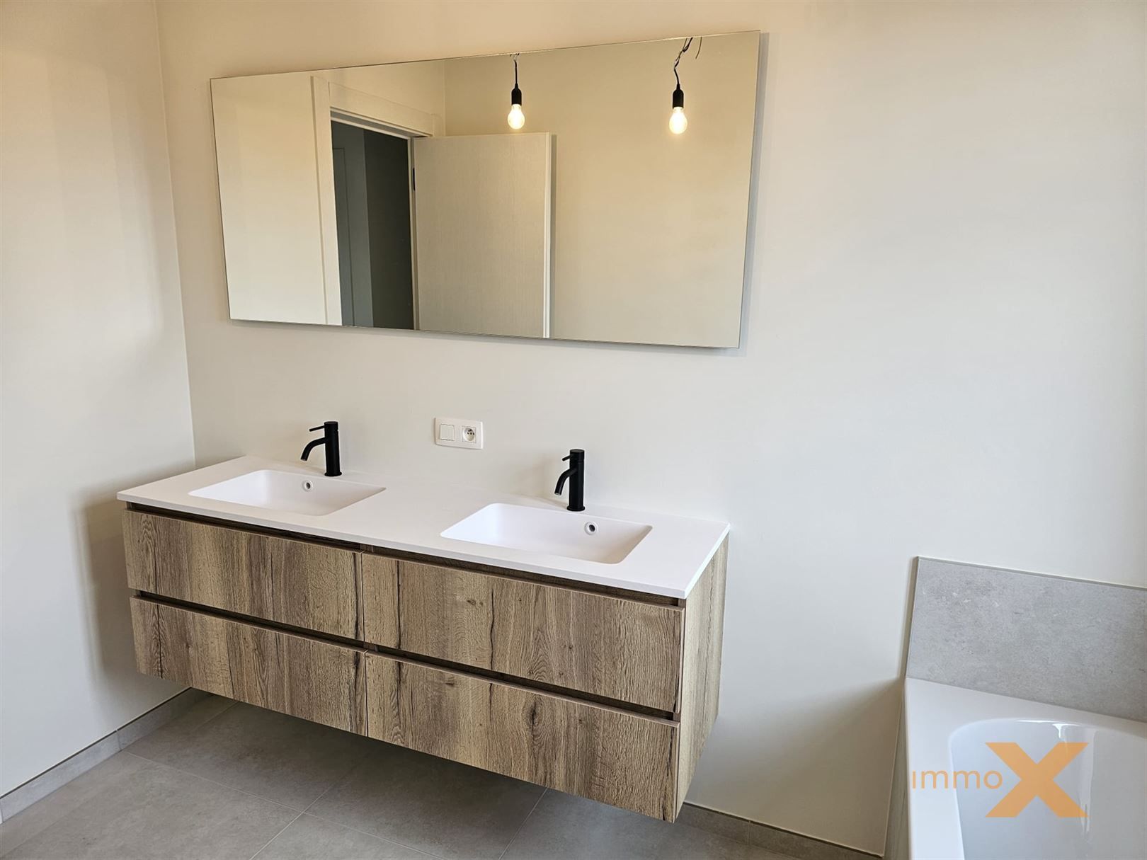 PRACHTIG AFGEWERKTE NIEUWBOUWWONING foto 23