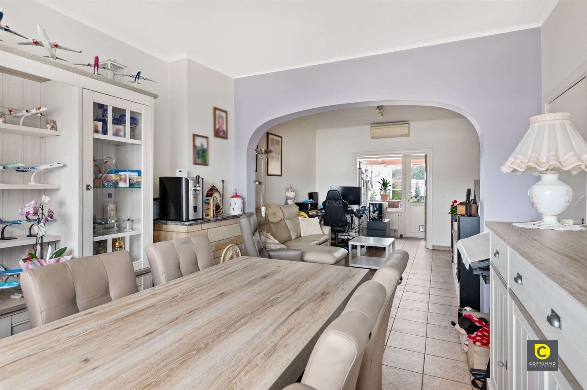 Interessant handelsgelijksvloers met duplex appartement foto 2