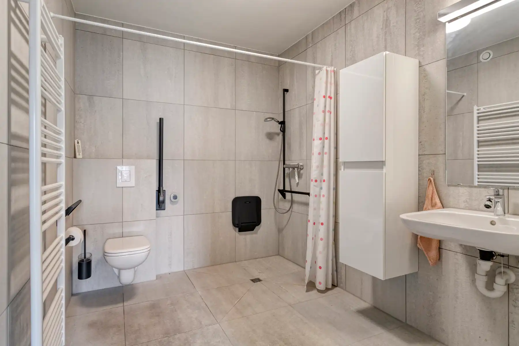 Centraal gelegen assistentieflat met 2 slaapkamers! foto 10