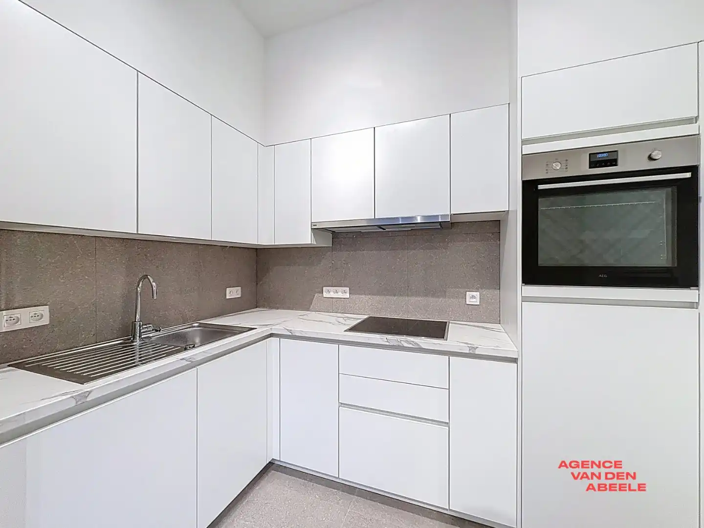 Gerenoveerd gelijkvloers appartement met tuin en garage foto 6