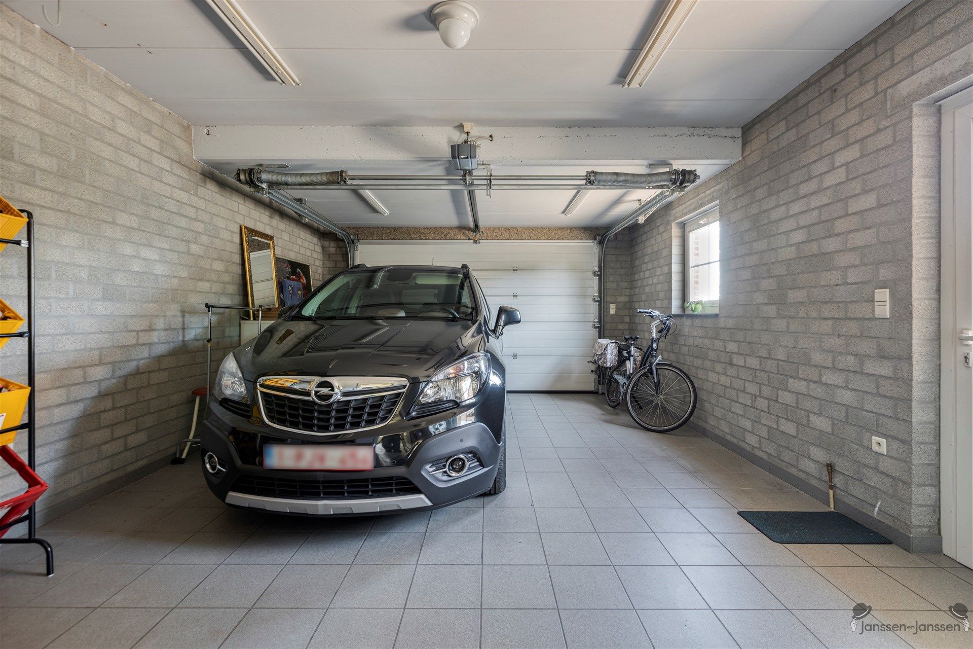 Woning met grote werkplaats  foto 18