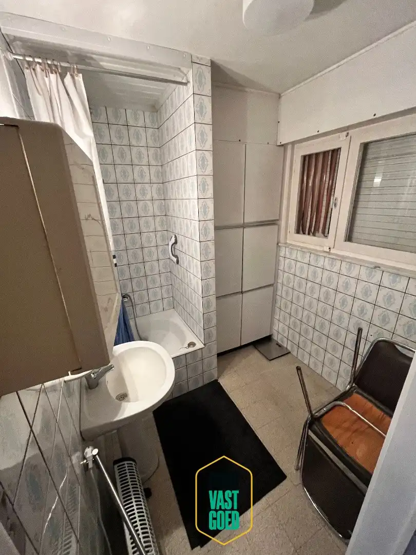 Vlot bereikbare en degelijke woning met tuin, garage en dubbele oprit. foto 12