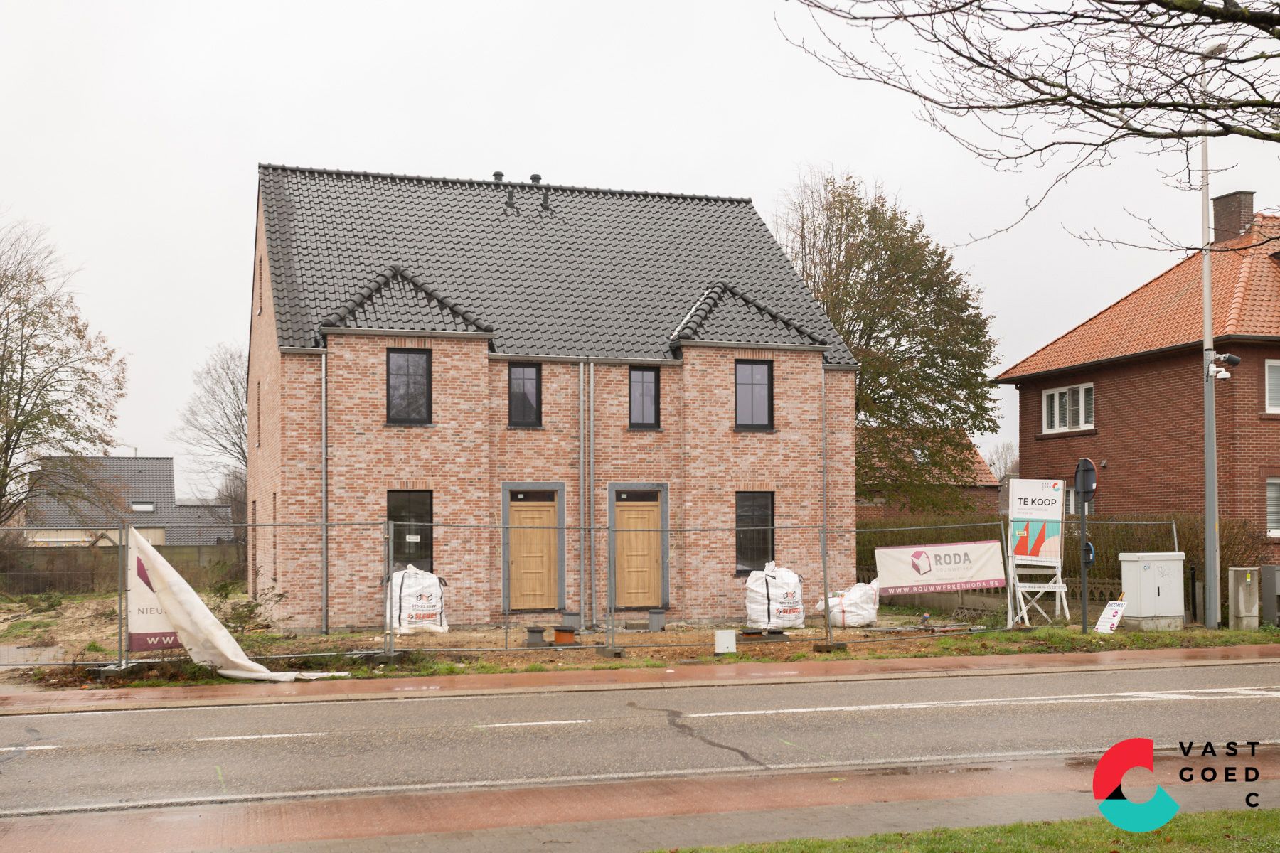 Huis te koop foto {{pictureIndex}}