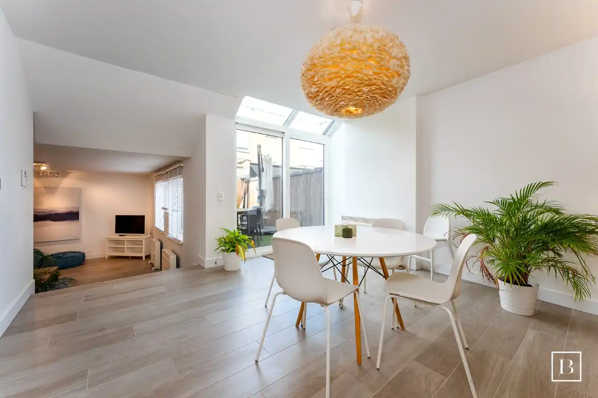 Gerenoveerd 2 slaapkamer appartement met parking te Wenduine foto 2