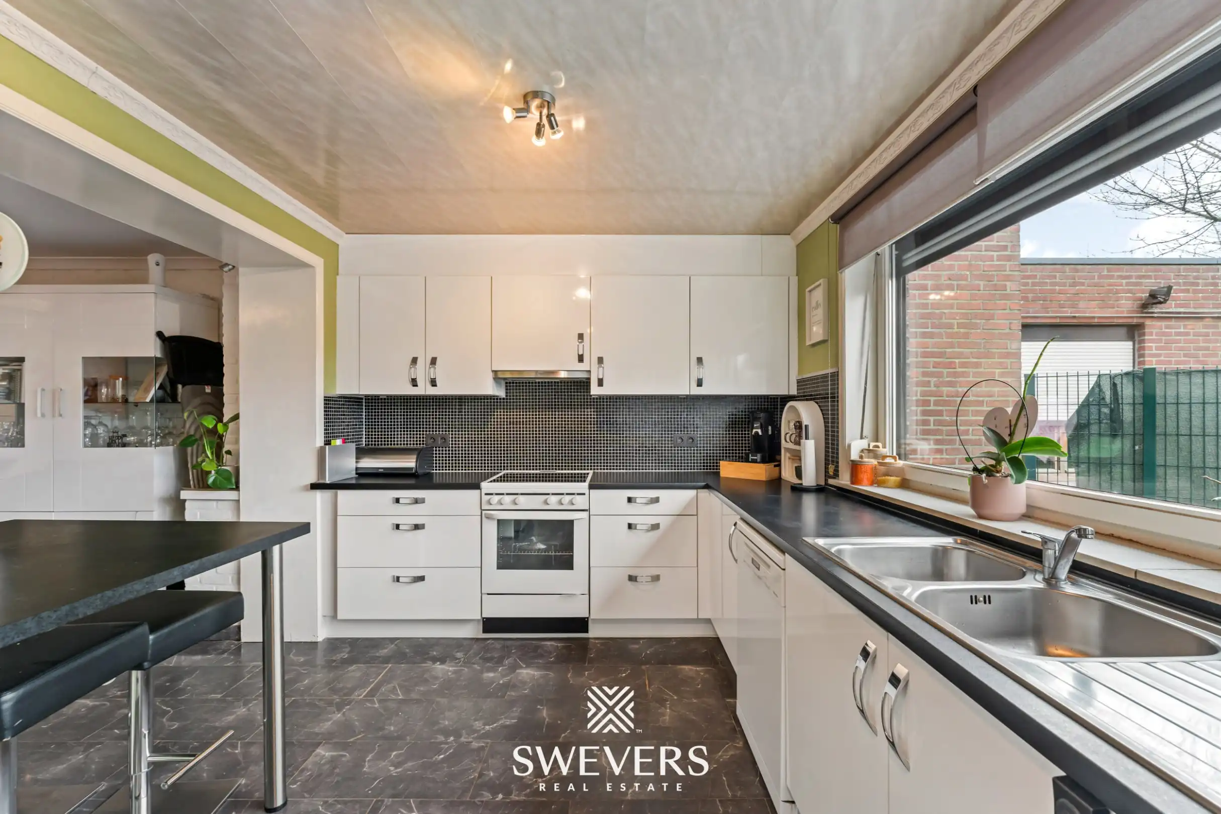 Instapklare gezinswoning met privacy en ideale ligging in Genk foto 10