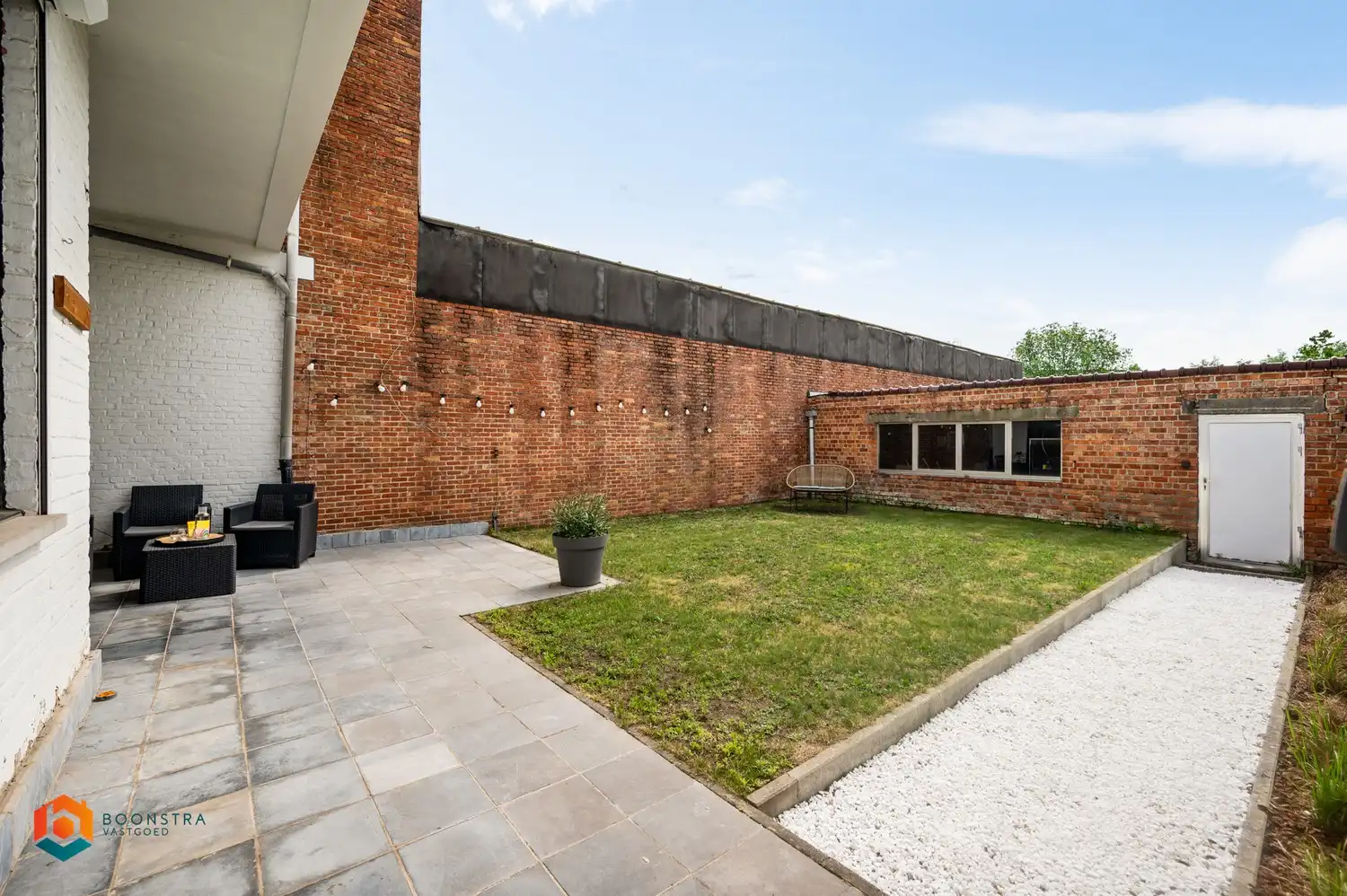 Appartementsgebouw met 2 app + grote parking foto 13