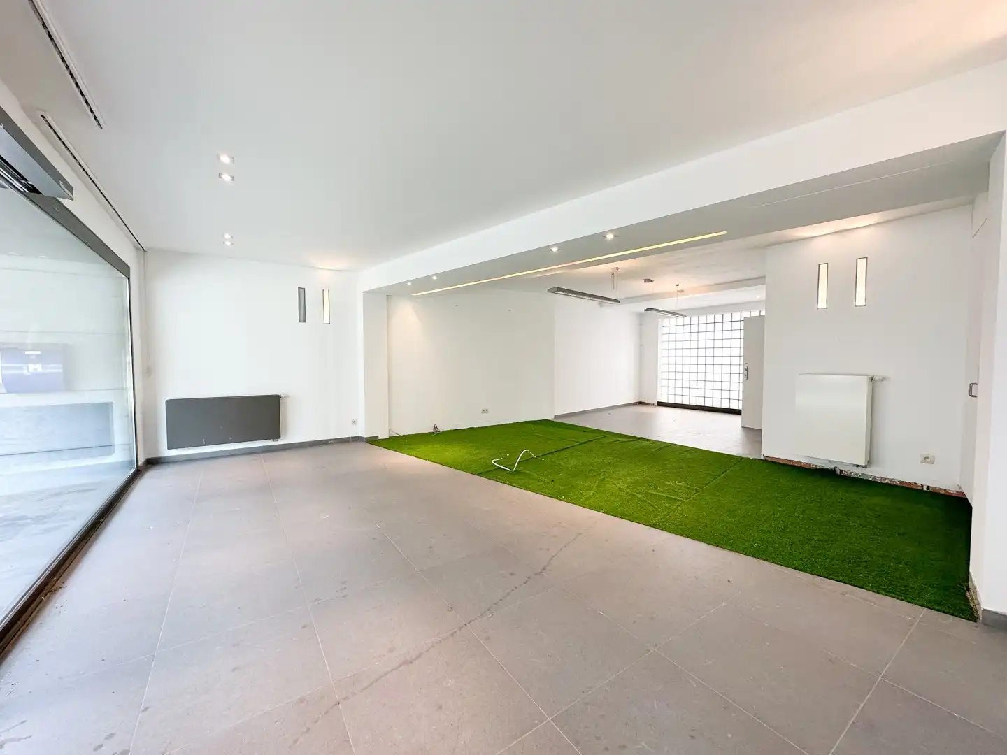 Uitstekend gelegen gelijkvloerse handelsruimte met maximale zichtbaarheid foto 2