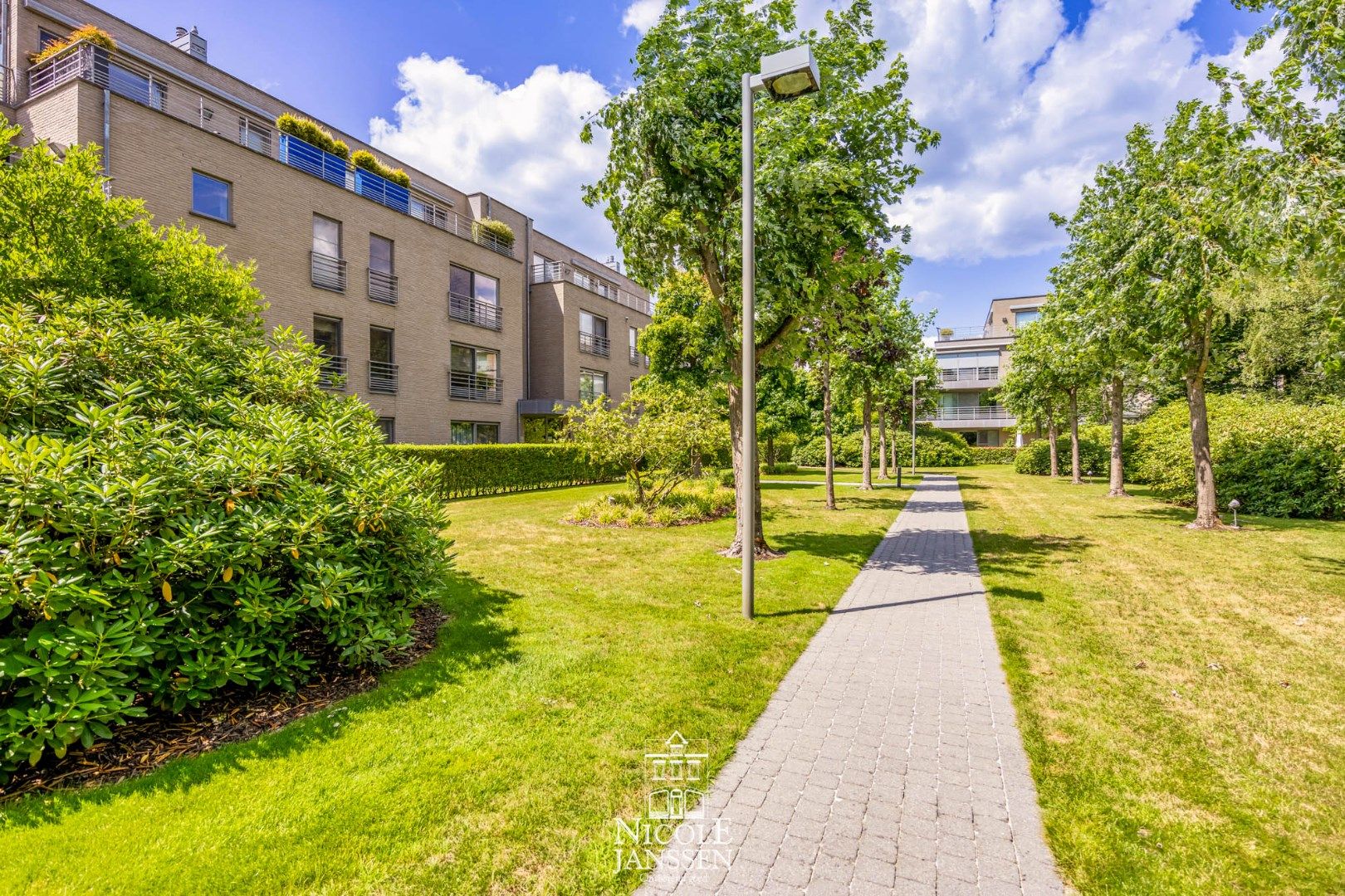 Prachtig gelijkvloers appartement met tuintje, private kelderberging en eigen autostaanplaats in Bokrijkpark foto 26