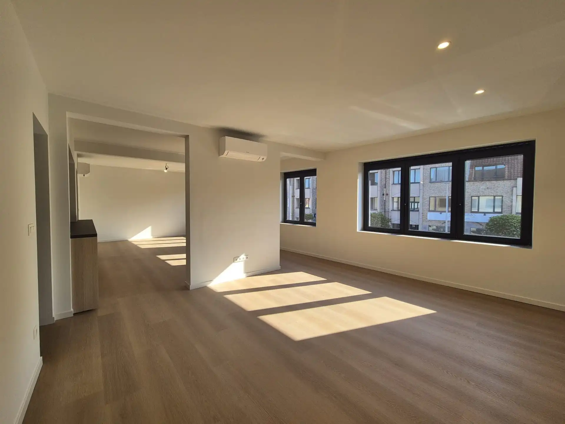 Ruim triplex appartement met polyvalente ruimte op toplocatie in het hart van Wetteren foto 5