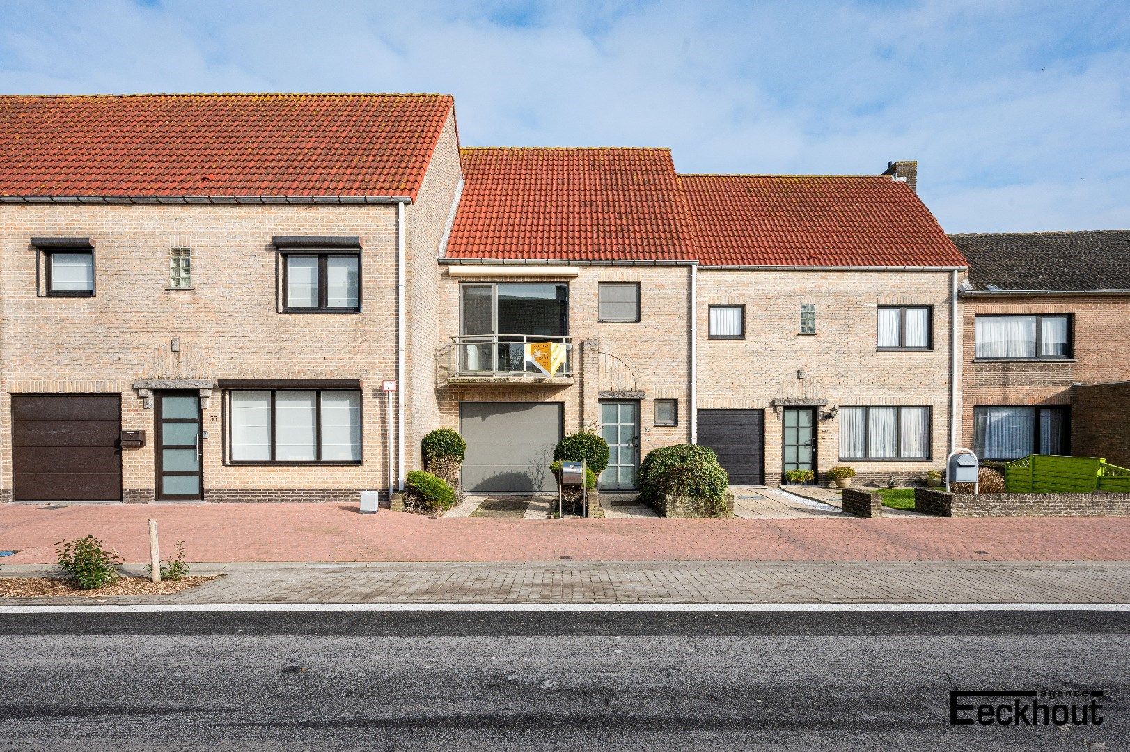 Instapklare woning met garage en tuin op enkele passen van het strand! foto 17