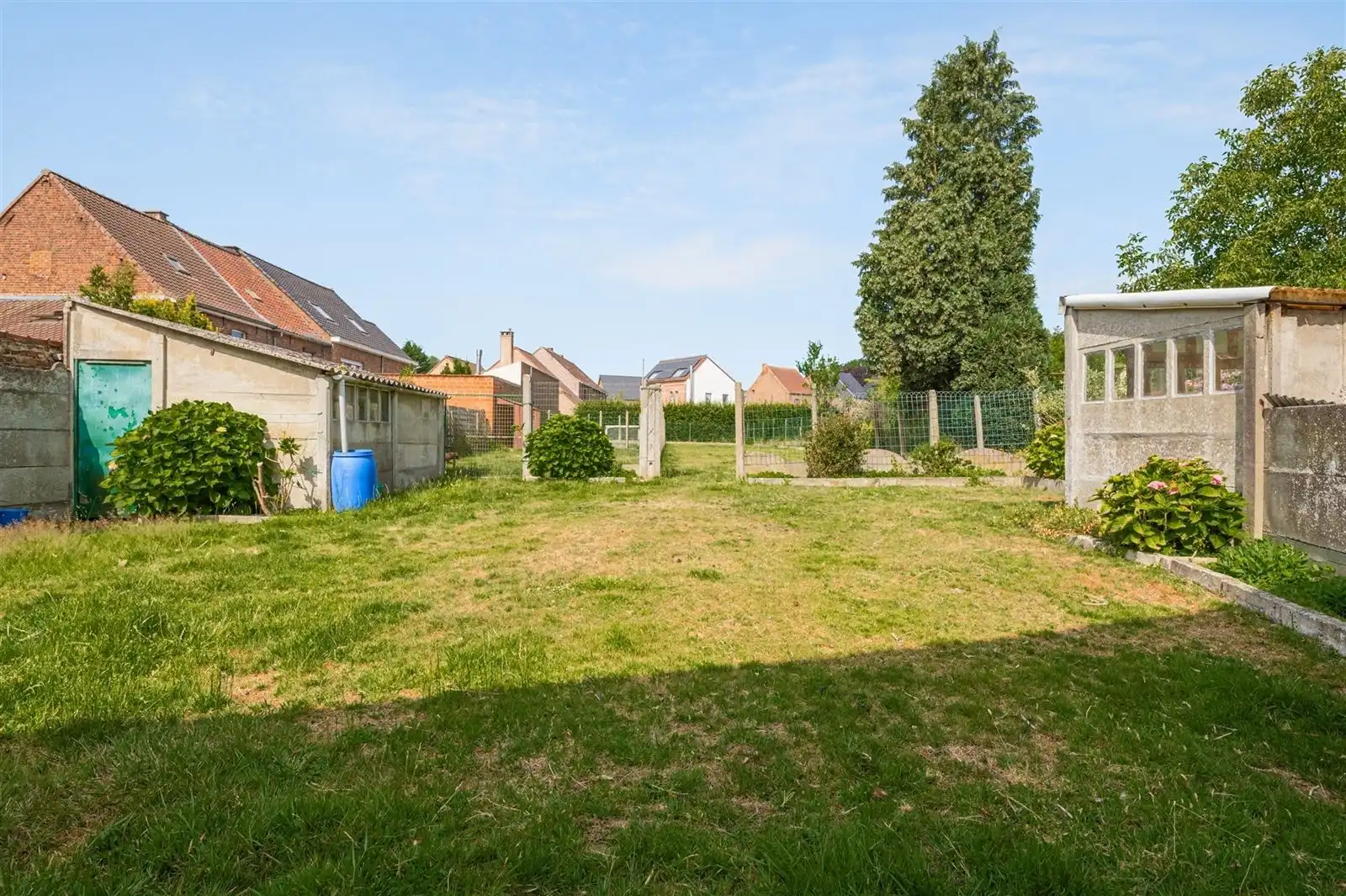 3 gevelwoning met loods (248m2) en garage foto 5