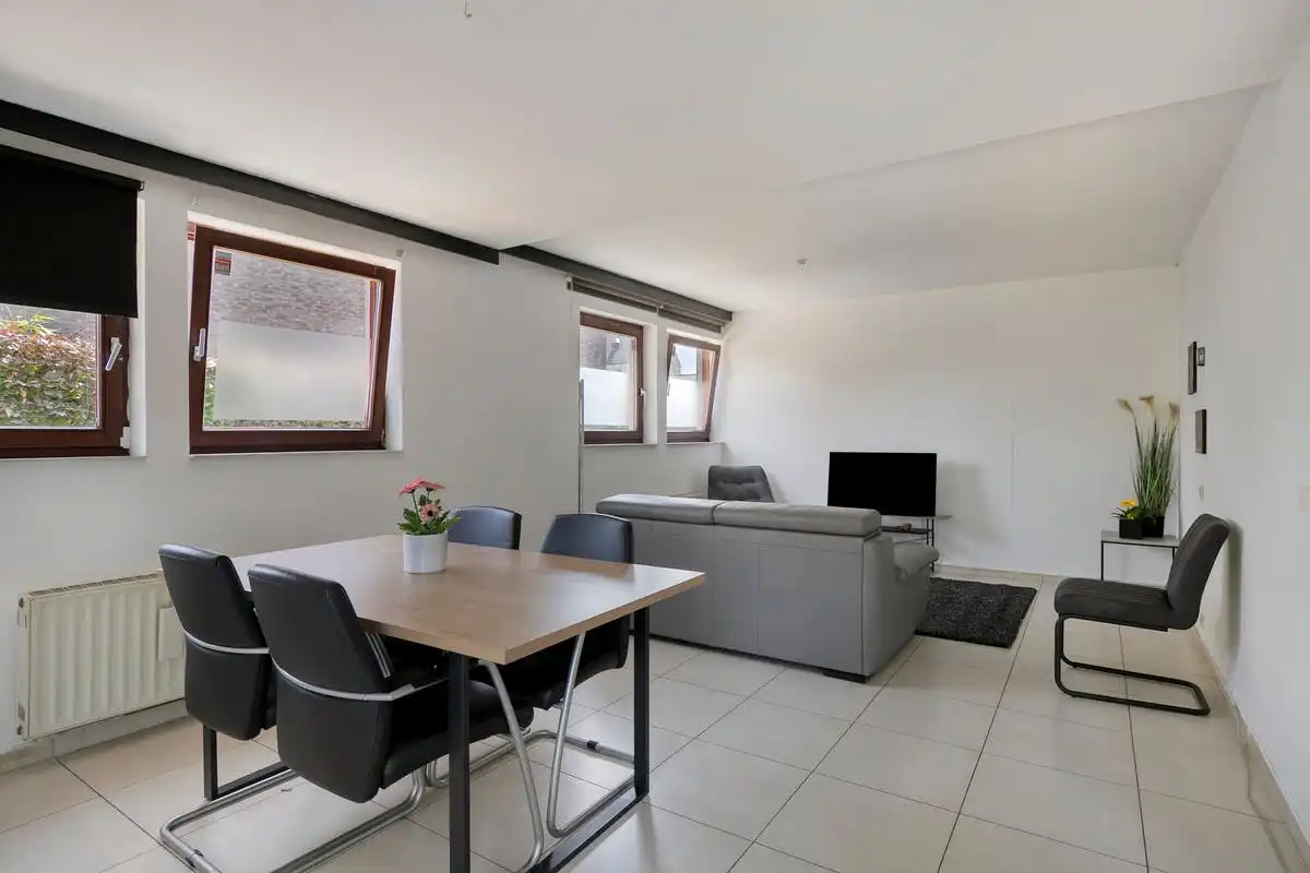 Duplex appartement op uitstekende ligging in Humbeek met ruime tuin en parkeermogelijkheden foto 8