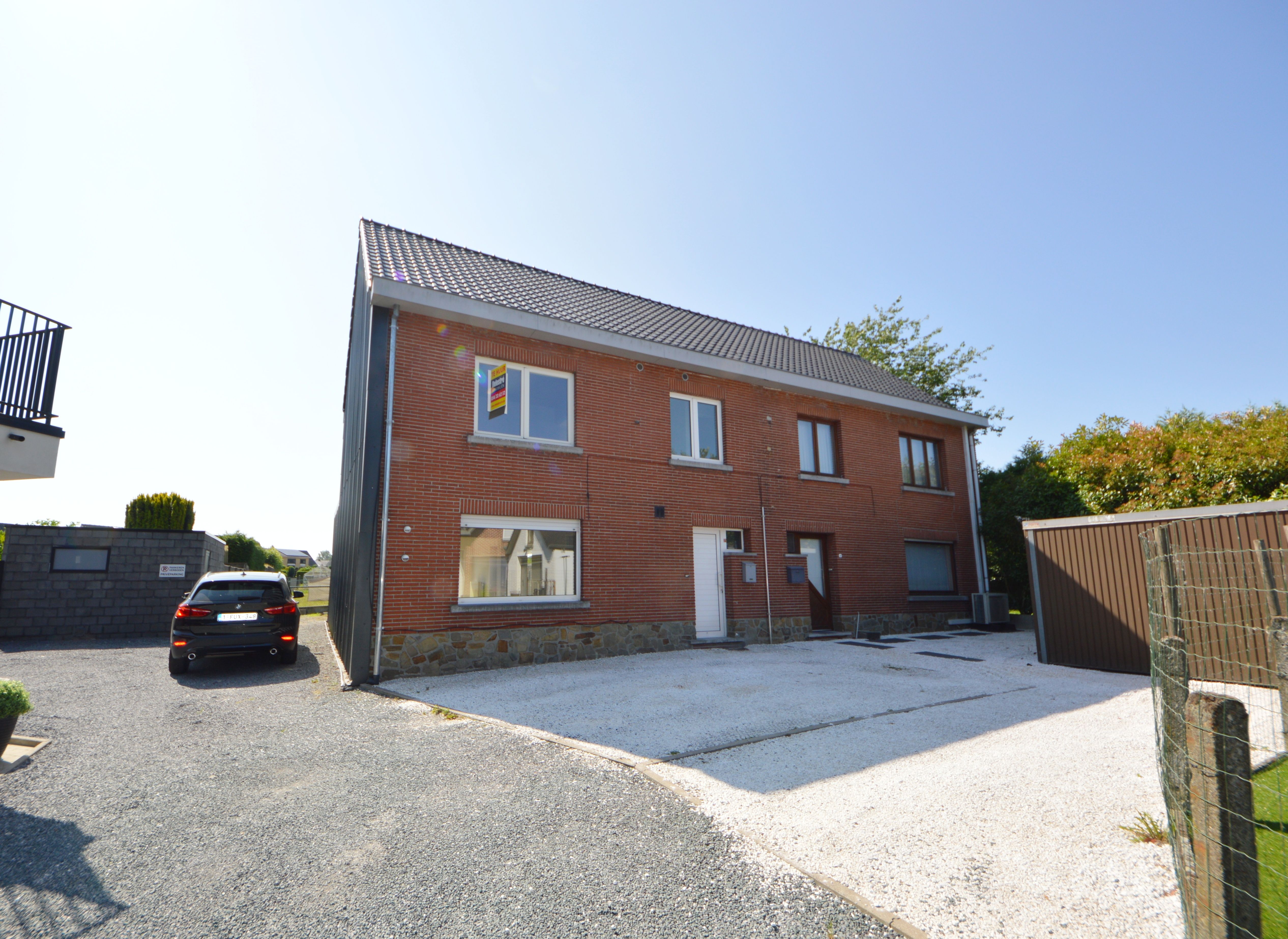 COMPLEET GERENOVEERDE WONING MET GROTE TUIN foto {{pictureIndex}}