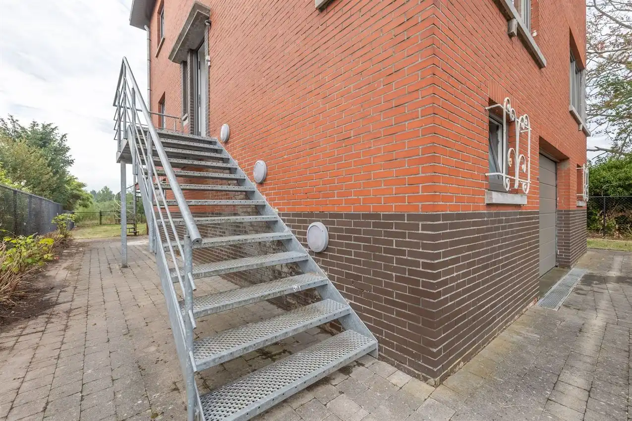 Volledig gerenoveerde woning met 3 slpk., veranda en magnifiek zicht vandaaruit foto 45