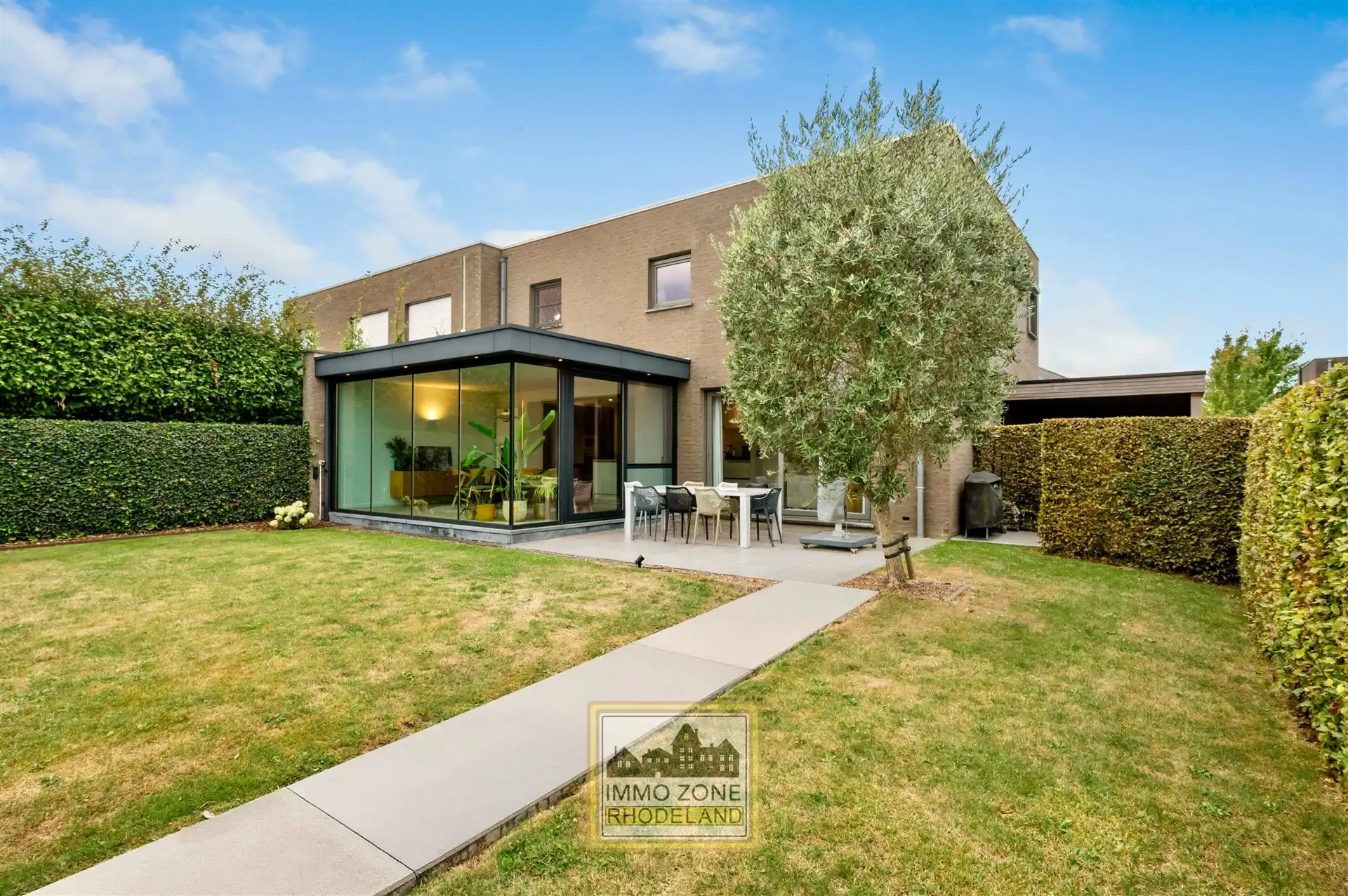Sublieme moderne woning met prachtige tuin foto 29