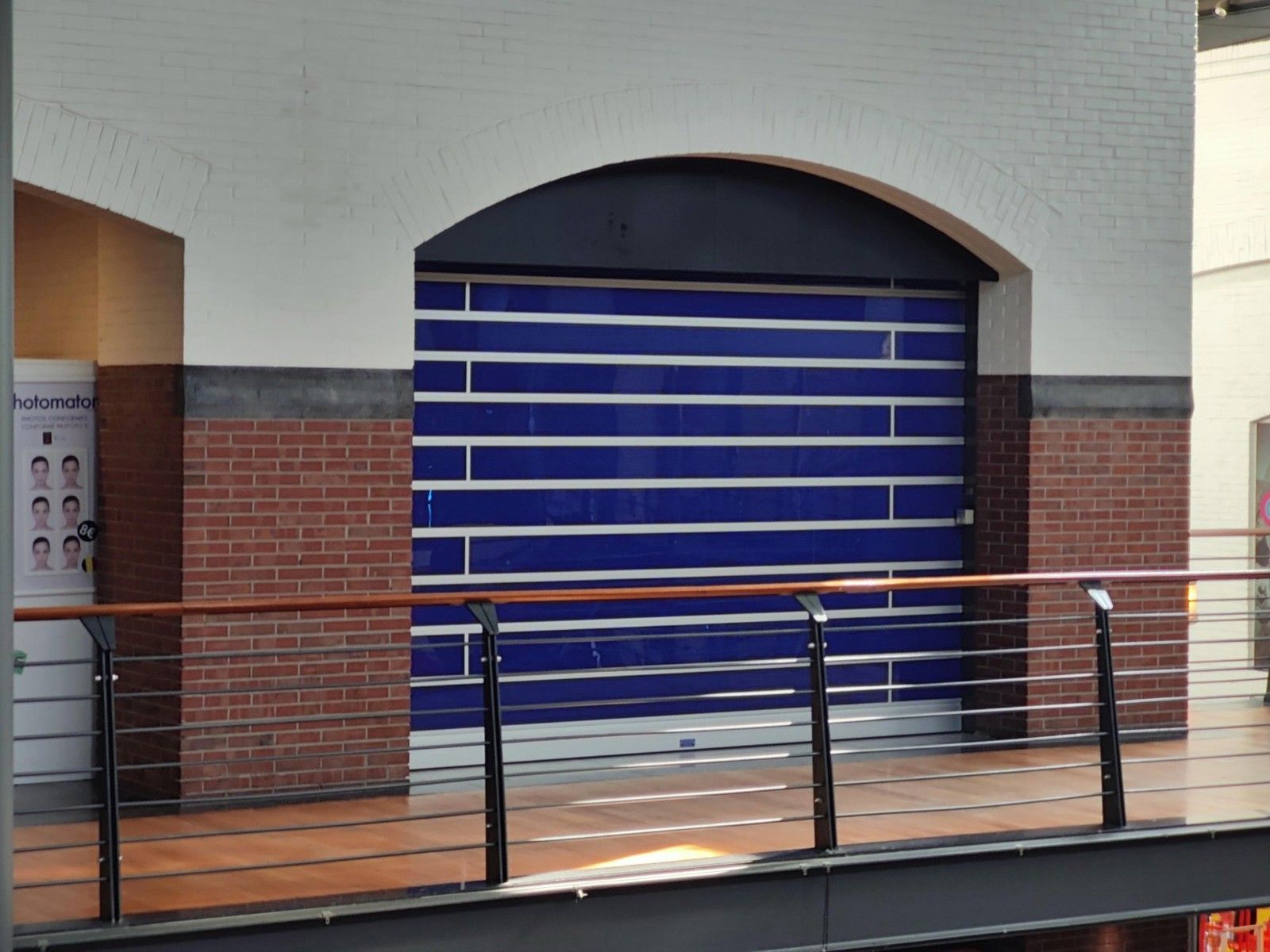 Shopping Center den Tir foto 2