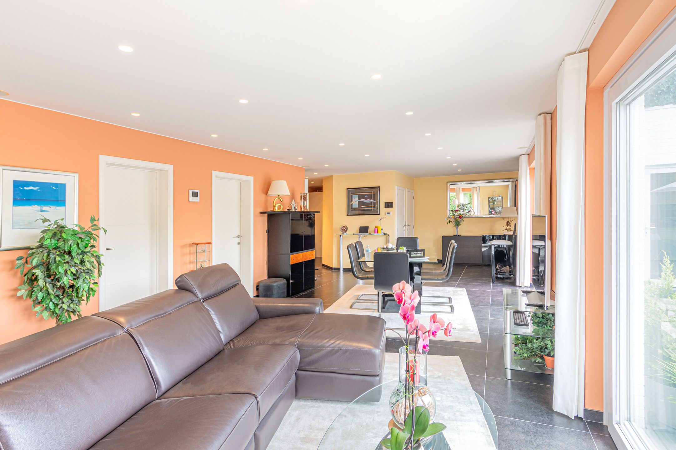 Prachtig gelijkvloers appartement met tuin & dubbele carport foto 12