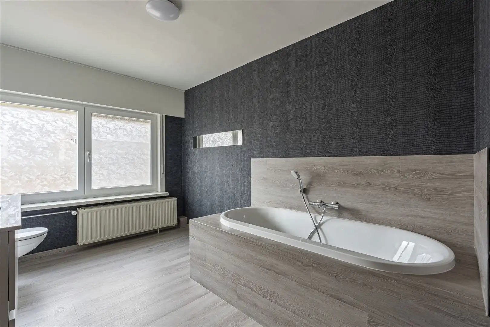 Zeer ruime woning met prachtige tuin foto 18