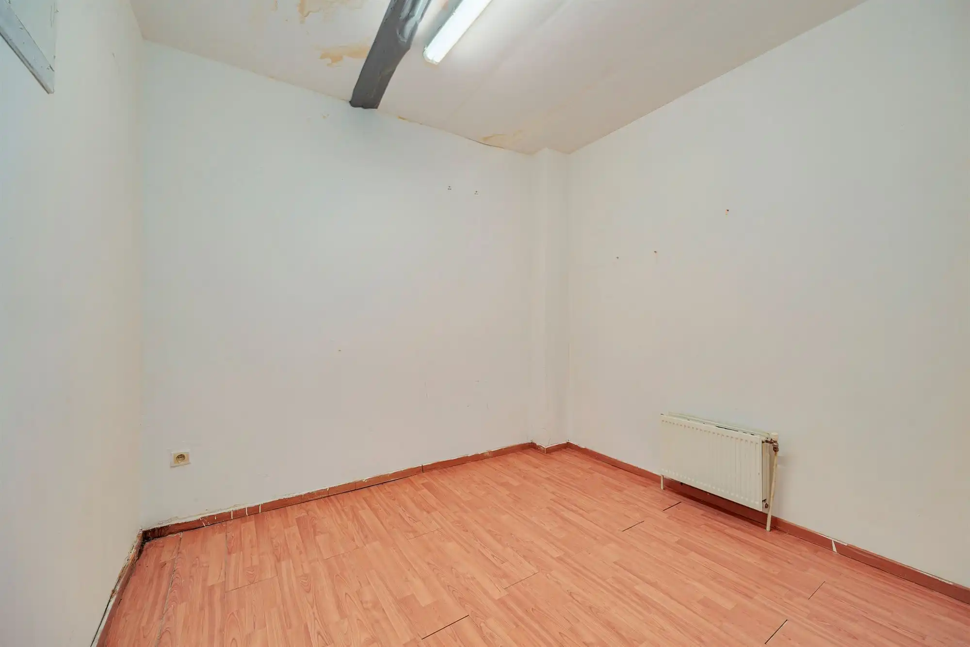 Handelshuis met gerenoveerde handelsruimte en renovatiepotentieel foto 4