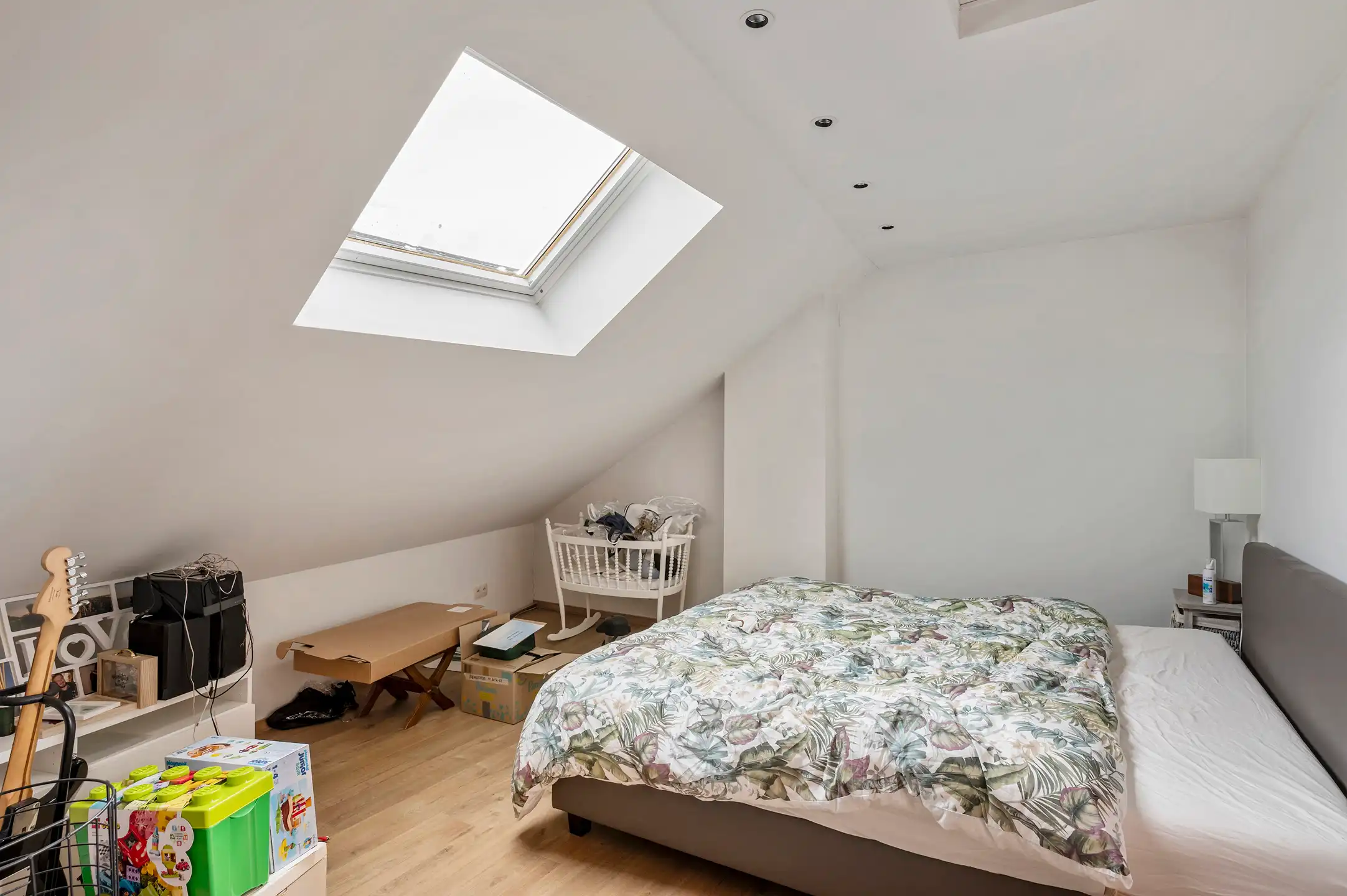 Ruime halfopen gezinswoning met 4 slaapkamers, veranda en tuin in Mechelen. foto 13
